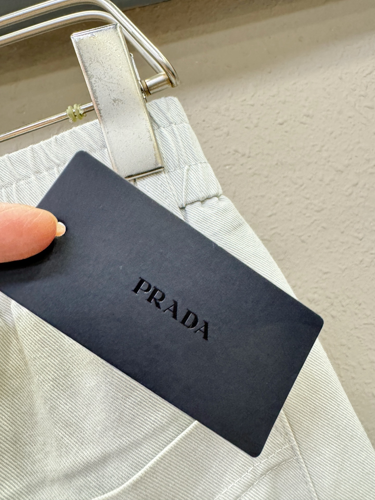 PRADA 普拉达 休闲裤，精选面料，柔软舒适有质感，原版五金配件，非常炫酷，细节处理精致，上身效果超级
