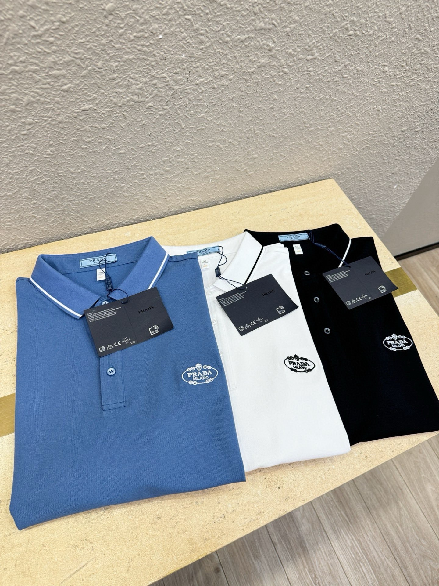 PRADA普拉达 2026官方春夏新款 专柜同步上市 男士翻领短袖POLO衫，高端主线系列，进口珠地丝光
