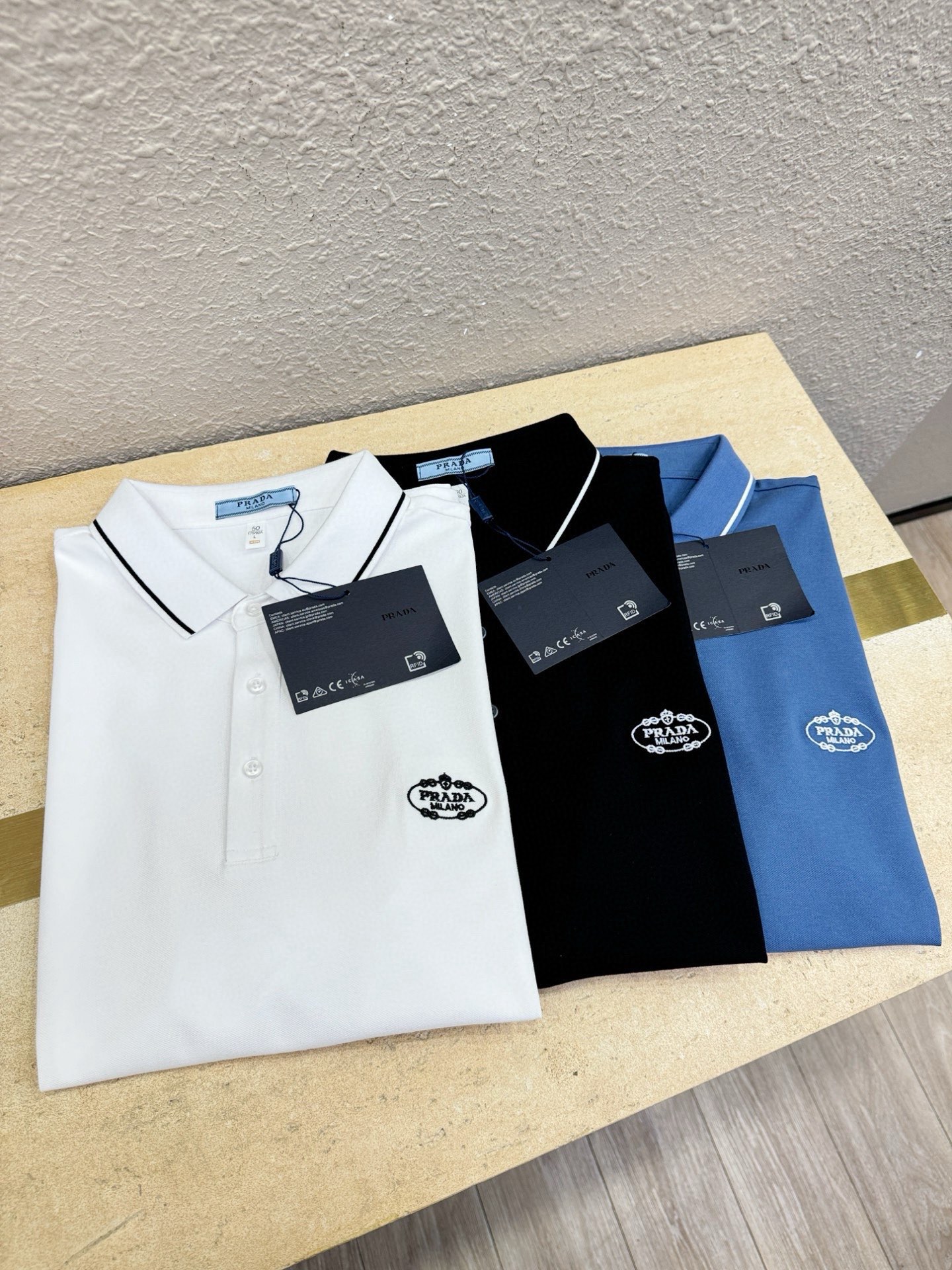 PRADA普拉达 2026官方春夏新款 专柜同步上市 男士翻领短袖POLO衫，高端主线系列，进口珠地丝光