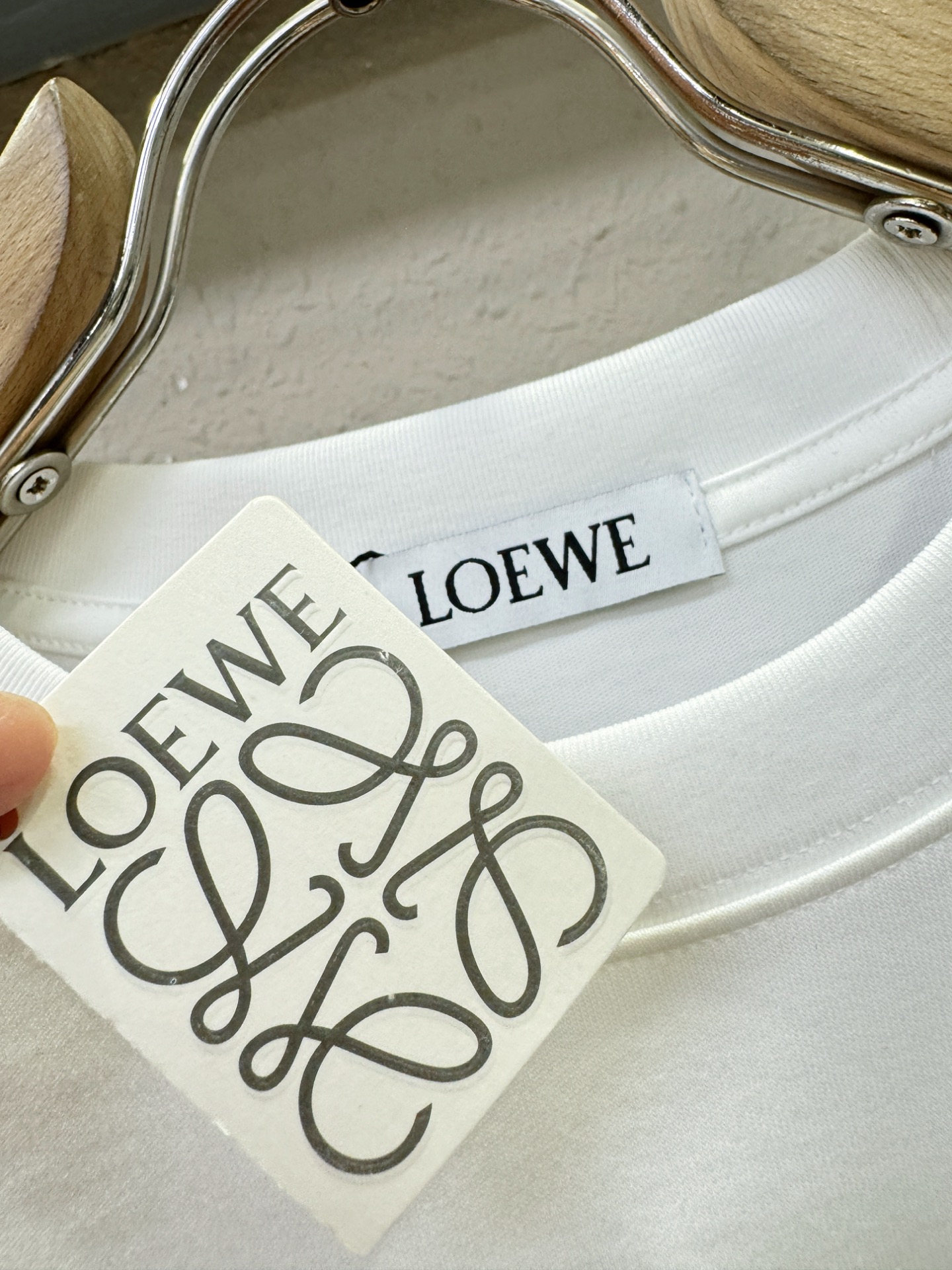 LOEWE罗意威  2026新款短袖T恤！男女同款！走秀图案时尚休闲短袖T恤衫！设计logo设计！极具设