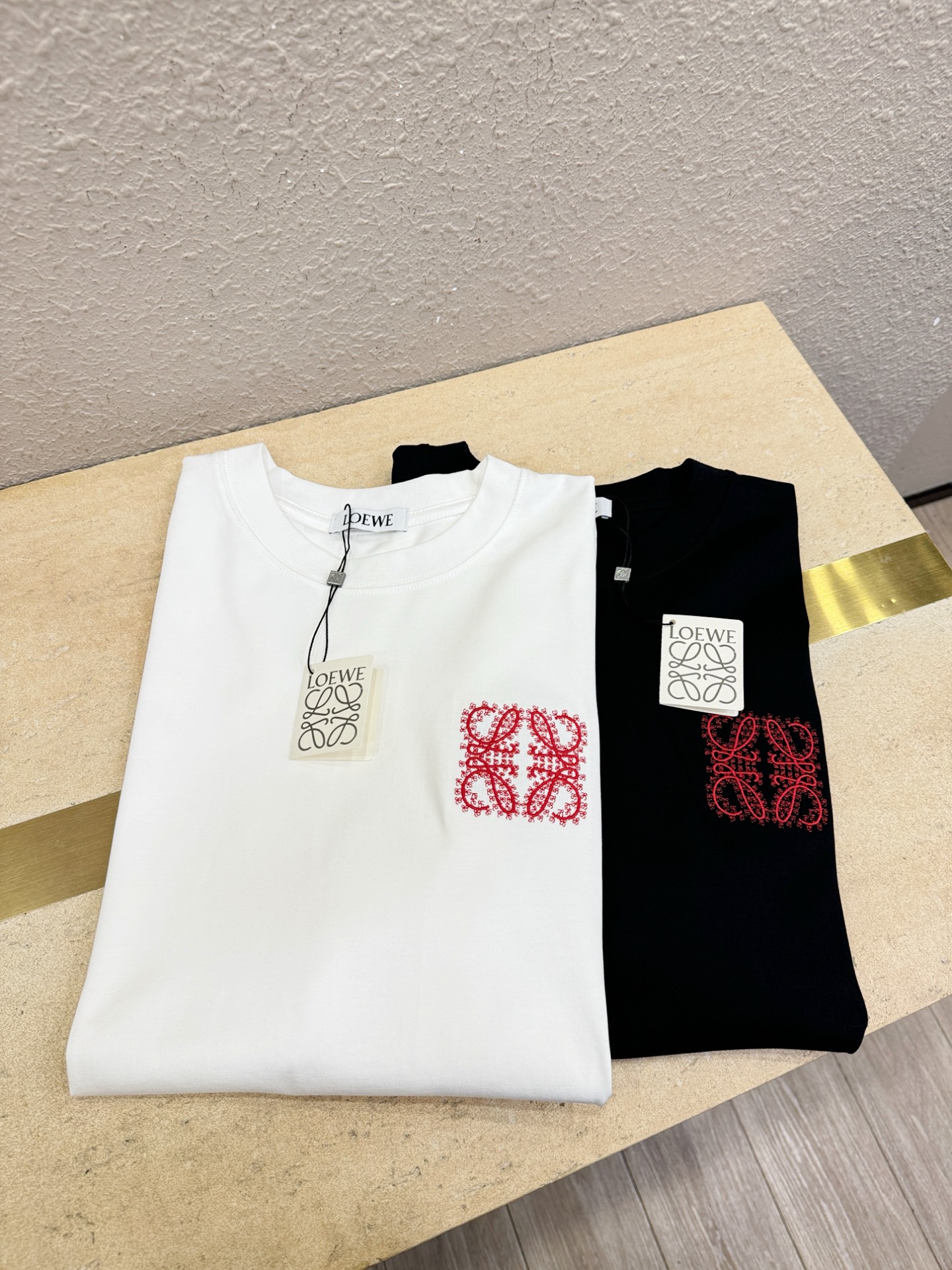 LOEWE罗意威  2026新款短袖T恤！男女同款！走秀图案时尚休闲短袖T恤衫！设计logo设计！极具设