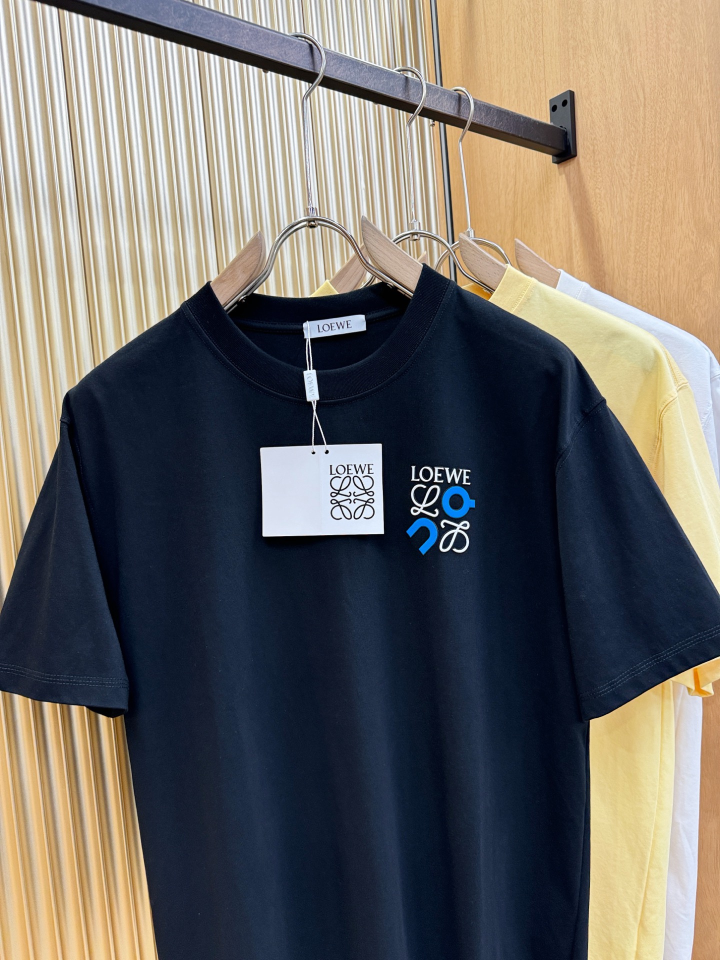 LOEWE罗意威  2026新款短袖T恤！男女同款！走秀图案时尚休闲短袖T恤衫！设计logo设计！极具设