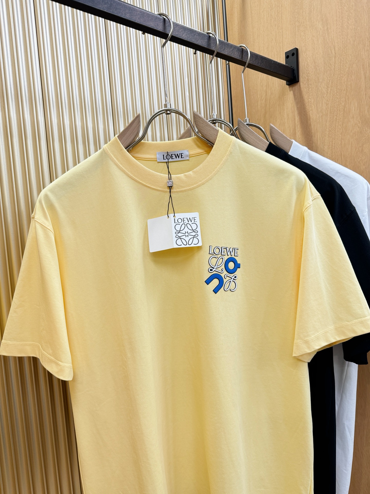 LOEWE罗意威  2026新款短袖T恤！男女同款！走秀图案时尚休闲短袖T恤衫！设计logo设计！极具设