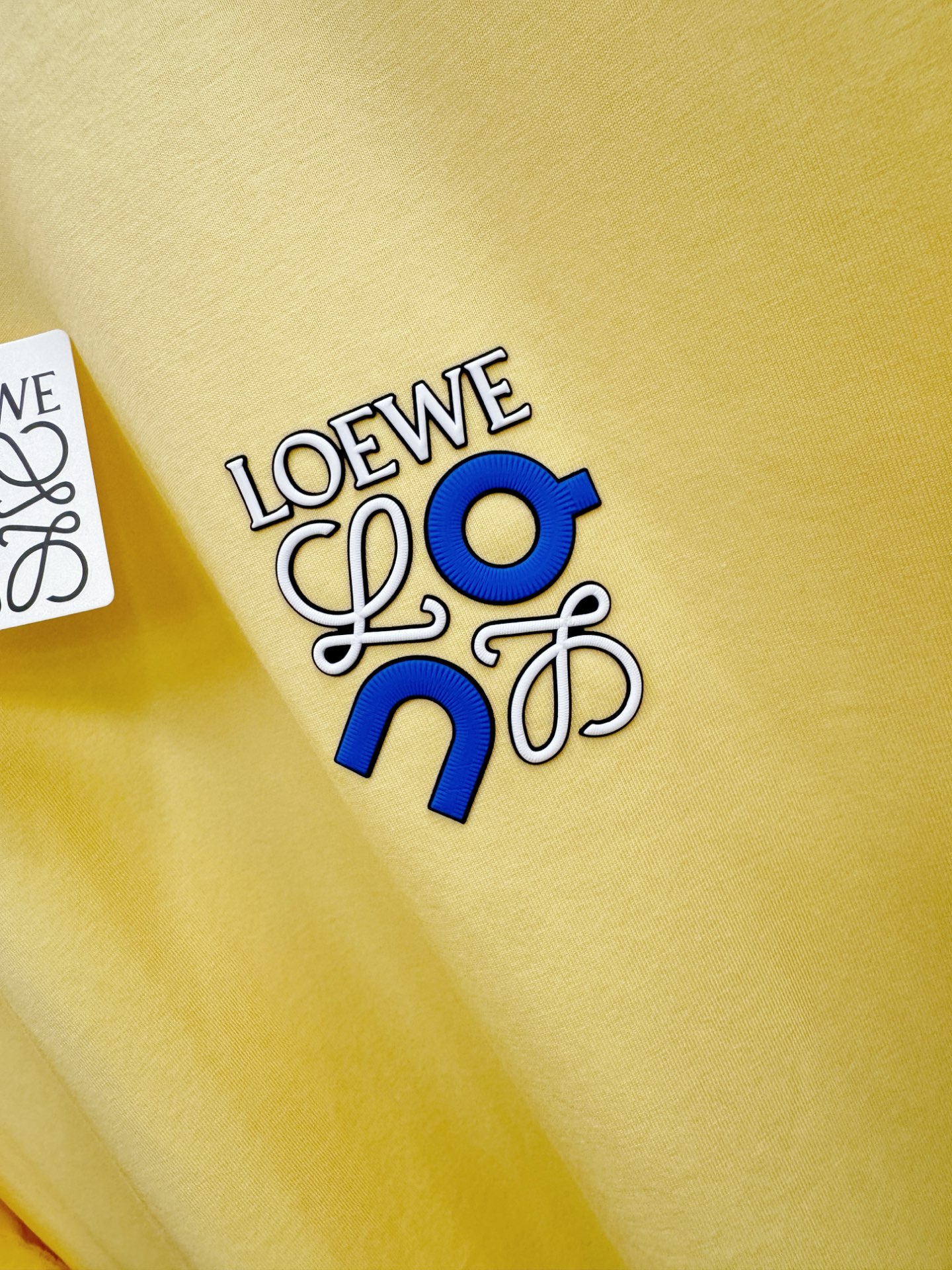 LOEWE罗意威  2026新款短袖T恤！男女同款！走秀图案时尚休闲短袖T恤衫！设计logo设计！极具设