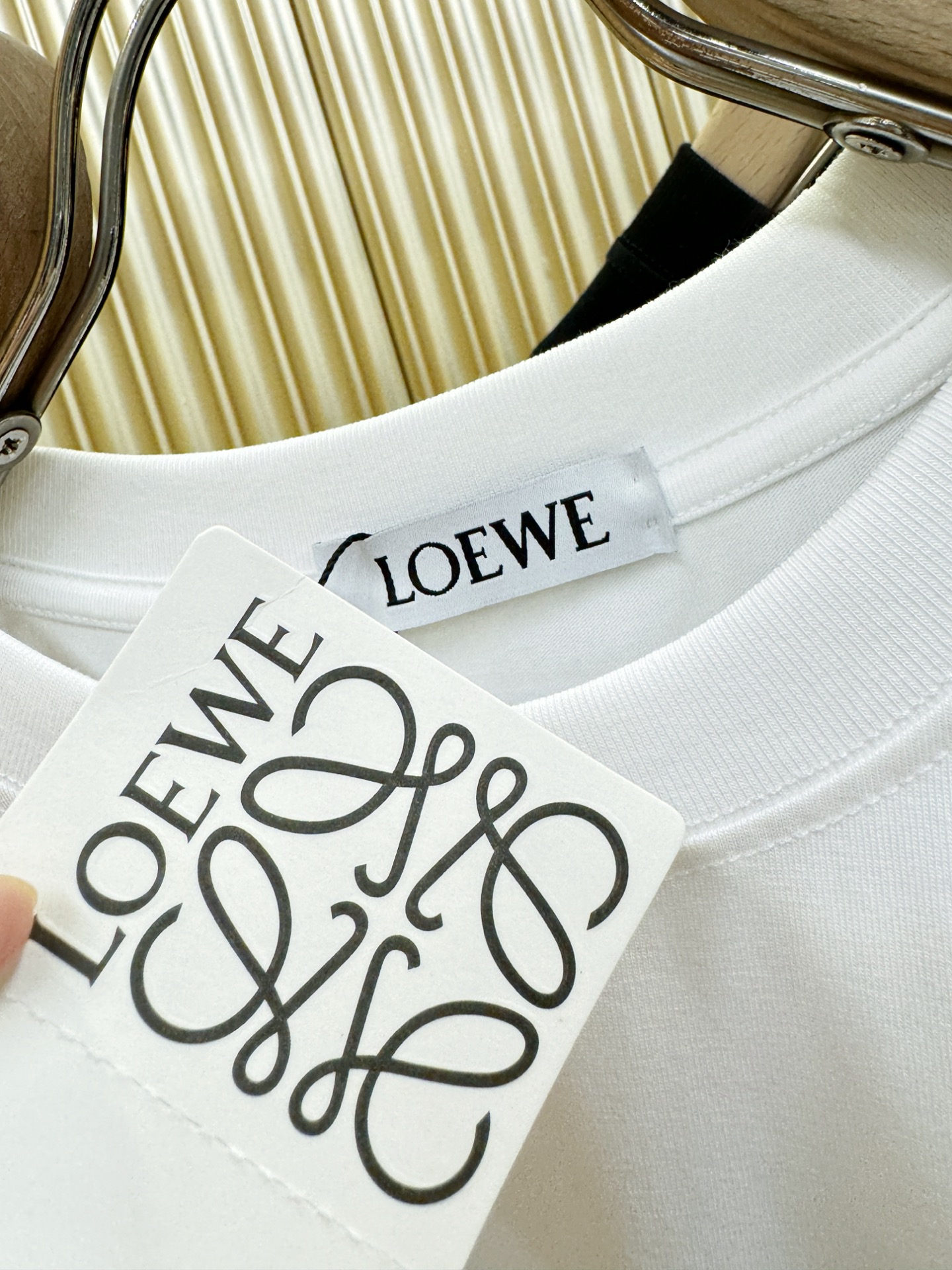 LOEWE罗意威  2026新款短袖T恤！男女同款！走秀图案时尚休闲短袖T恤衫！设计logo设计！极具设