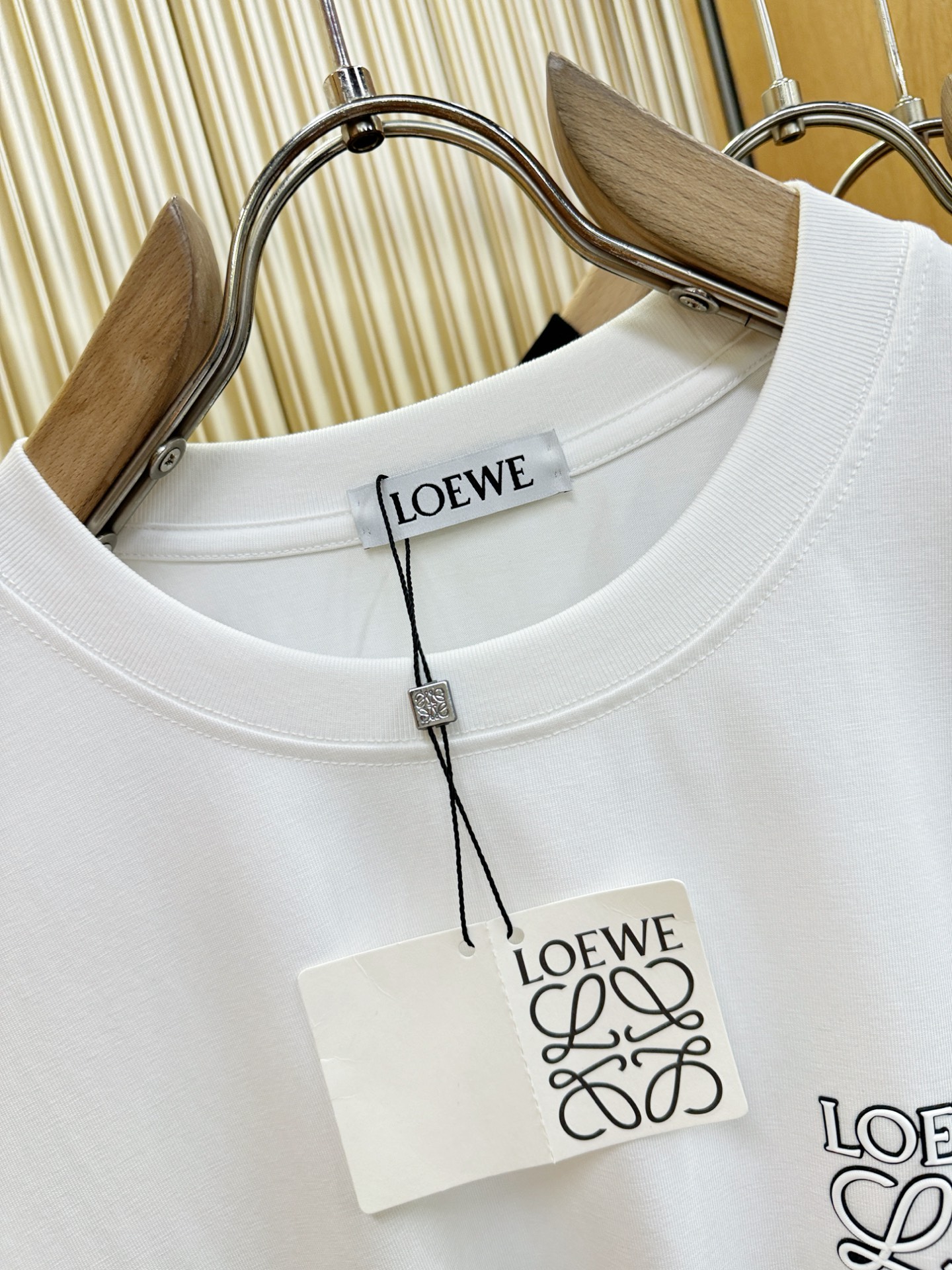 LOEWE罗意威  2026新款短袖T恤！男女同款！走秀图案时尚休闲短袖T恤衫！设计logo设计！极具设