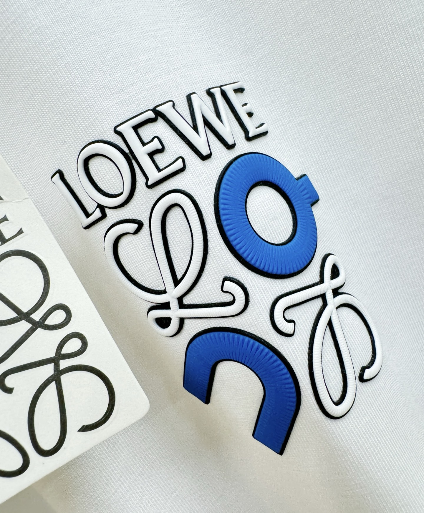 LOEWE罗意威  2026新款短袖T恤！男女同款！走秀图案时尚休闲短袖T恤衫！设计logo设计！极具设