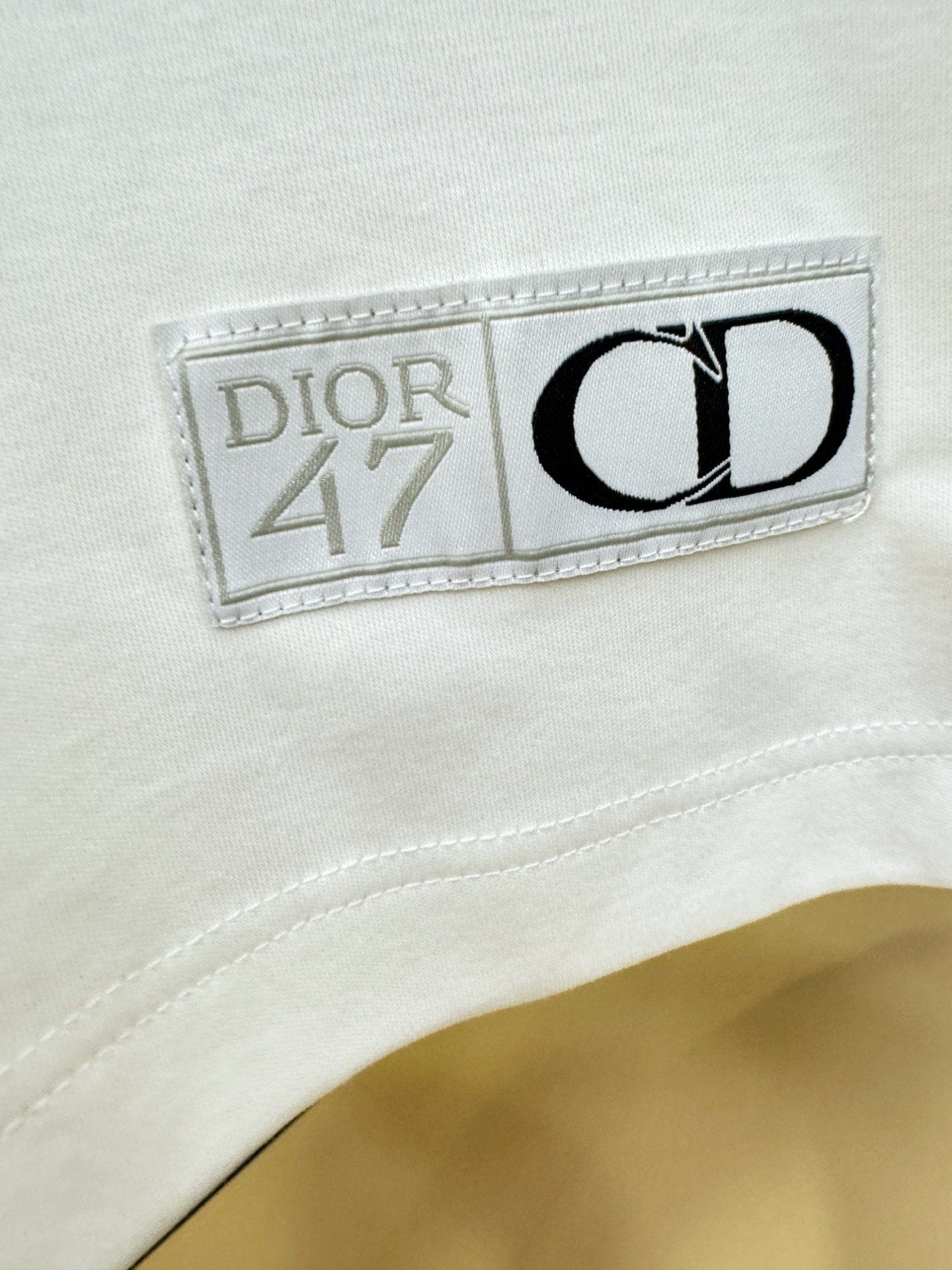 Dior迪奥 顶级品质 2026款新品短袖！精选顶级原版面料，手感柔软。顶级进口私货，时尚设计潮流短袖，