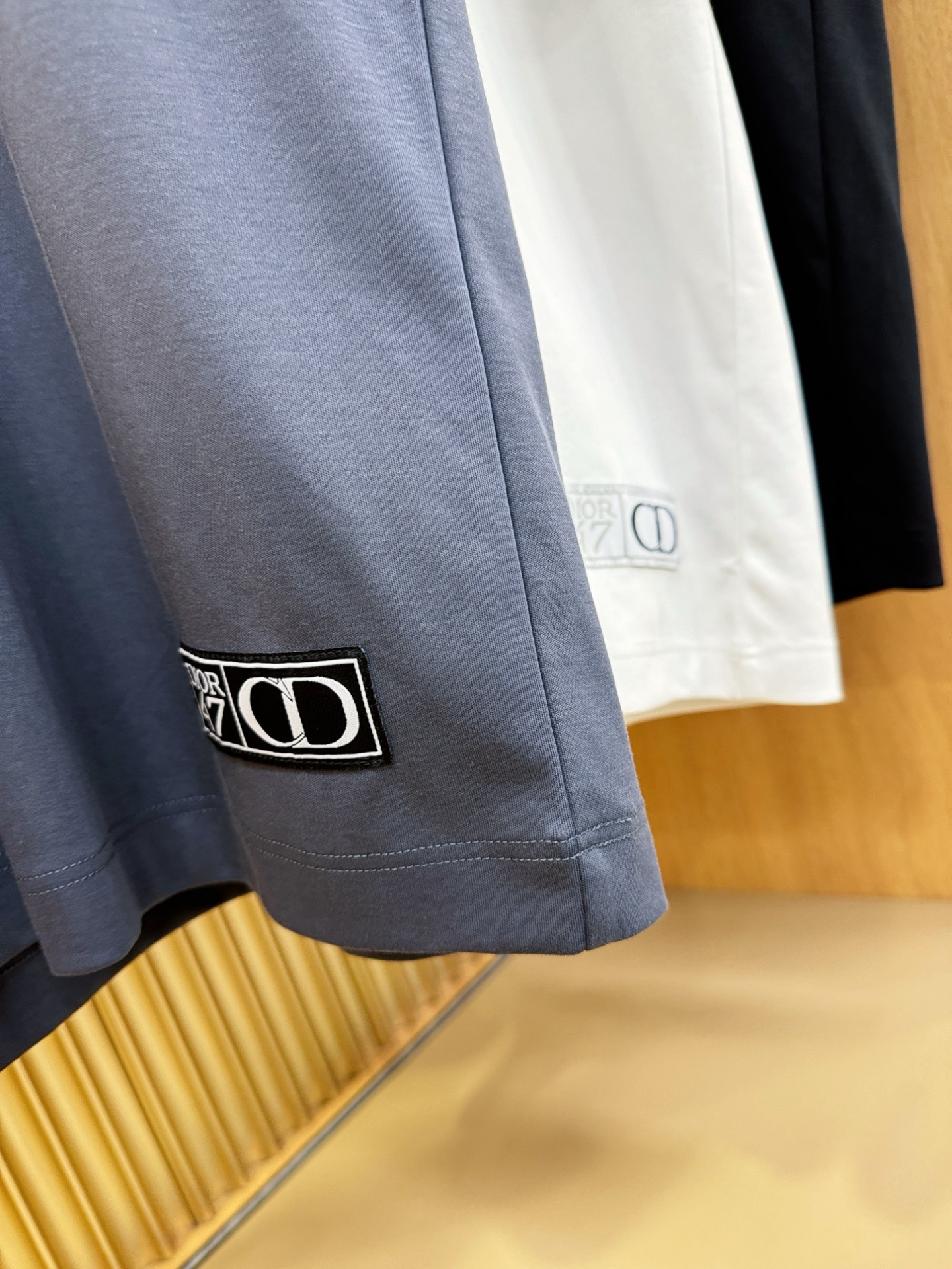 Dior迪奥 顶级品质 2026款新品短袖！精选顶级原版面料，手感柔软。顶级进口私货，时尚设计潮流短袖，