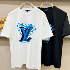 (最大可穿200斤) LV路易威登 2026新款短袖T恤!男女同款!走秀图案时尚休闲短袖T恤衫!设计lo (最大可穿200斤) LV路易威登 2026新款短袖T恤!男女同款!走秀图案时尚休闲短袖T恤衫!设计lo