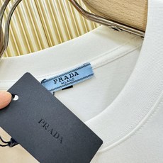 (最大可穿200斤) PRADA普拉达 2026新款短袖T恤!男女同款!走秀图案时尚休闲短袖T恤衫!设 (最大可穿200斤) PRADA普拉达 2026新款短袖T恤!男女同款!走秀图案时尚休闲短袖T恤衫!设