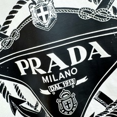(最大可穿200斤) PRADA普拉达 2026新款短袖T恤!男女同款!走秀图案时尚休闲短袖T恤衫!设 (最大可穿200斤) PRADA普拉达 2026新款短袖T恤!男女同款!走秀图案时尚休闲短袖T恤衫!设