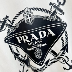 (最大可穿200斤) PRADA普拉达 2026新款短袖T恤!男女同款!走秀图案时尚休闲短袖T恤衫!设 (最大可穿200斤) PRADA普拉达 2026新款短袖T恤!男女同款!走秀图案时尚休闲短袖T恤衫!设