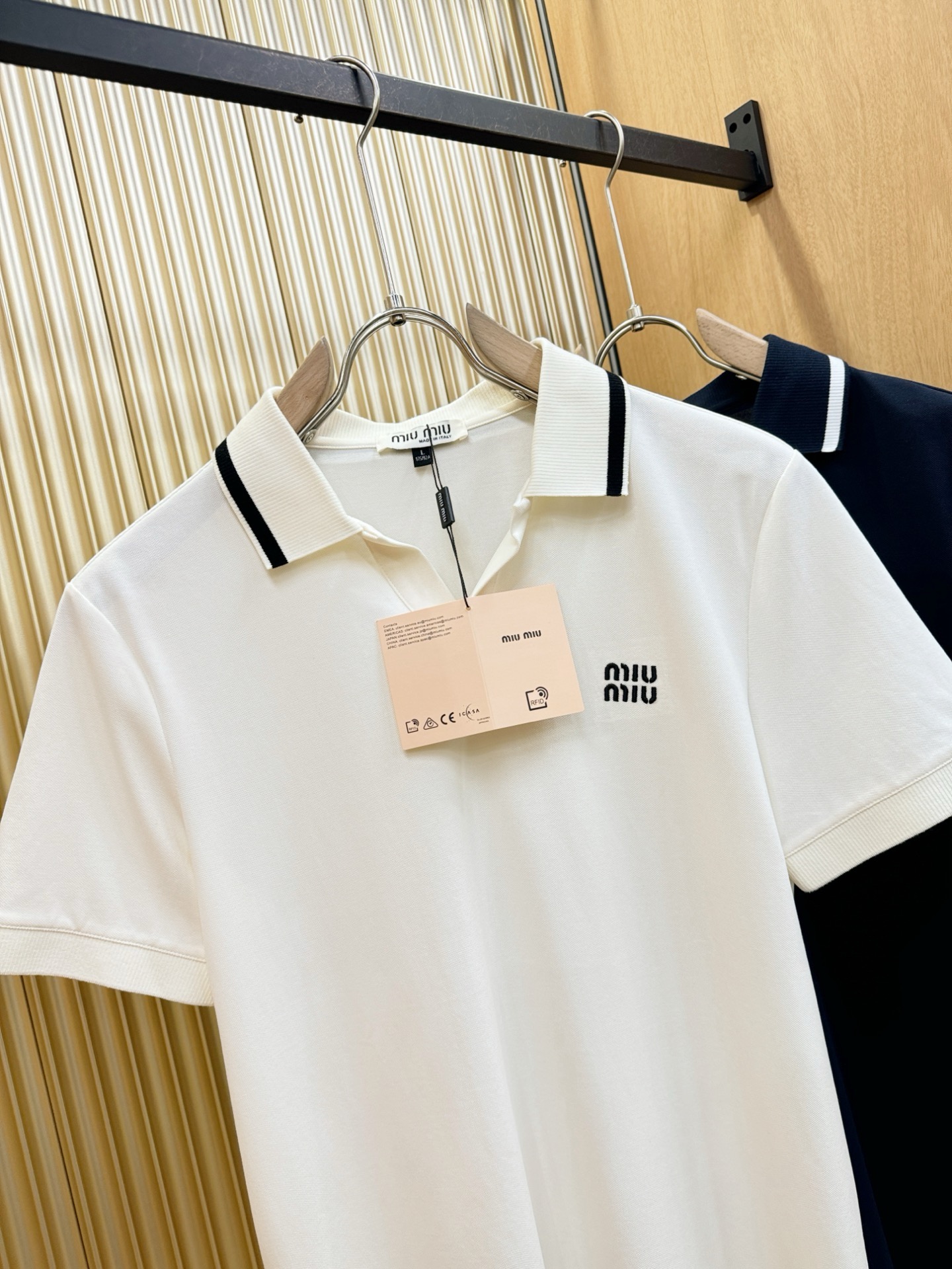 Miumiu 2026官方春夏新款 专柜同步上市 男士翻领短袖POLO衫，高端主线系列，进口珠地丝光棉面