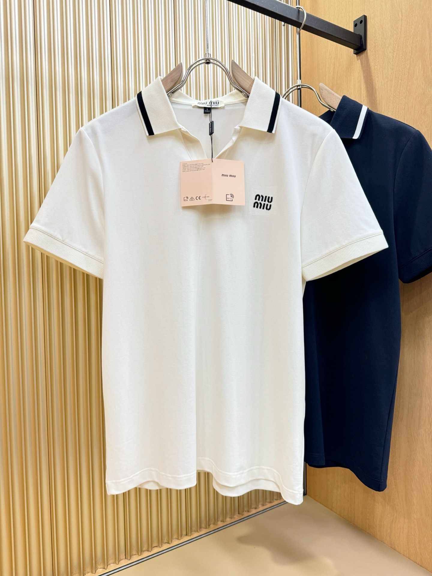 Miumiu 2026官方春夏新款 专柜同步上市 男士翻领短袖POLO衫，高端主线系列，进口珠地丝光棉面