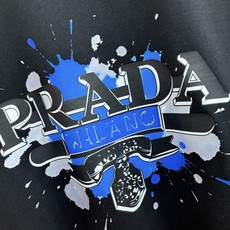 (最大可穿200斤) PRADA普拉达 2026新款短袖T恤!男女同款!走秀图案时尚休闲短袖T恤衫!设 (最大可穿200斤) PRADA普拉达 2026新款短袖T恤!男女同款!走秀图案时尚休闲短袖T恤衫!设