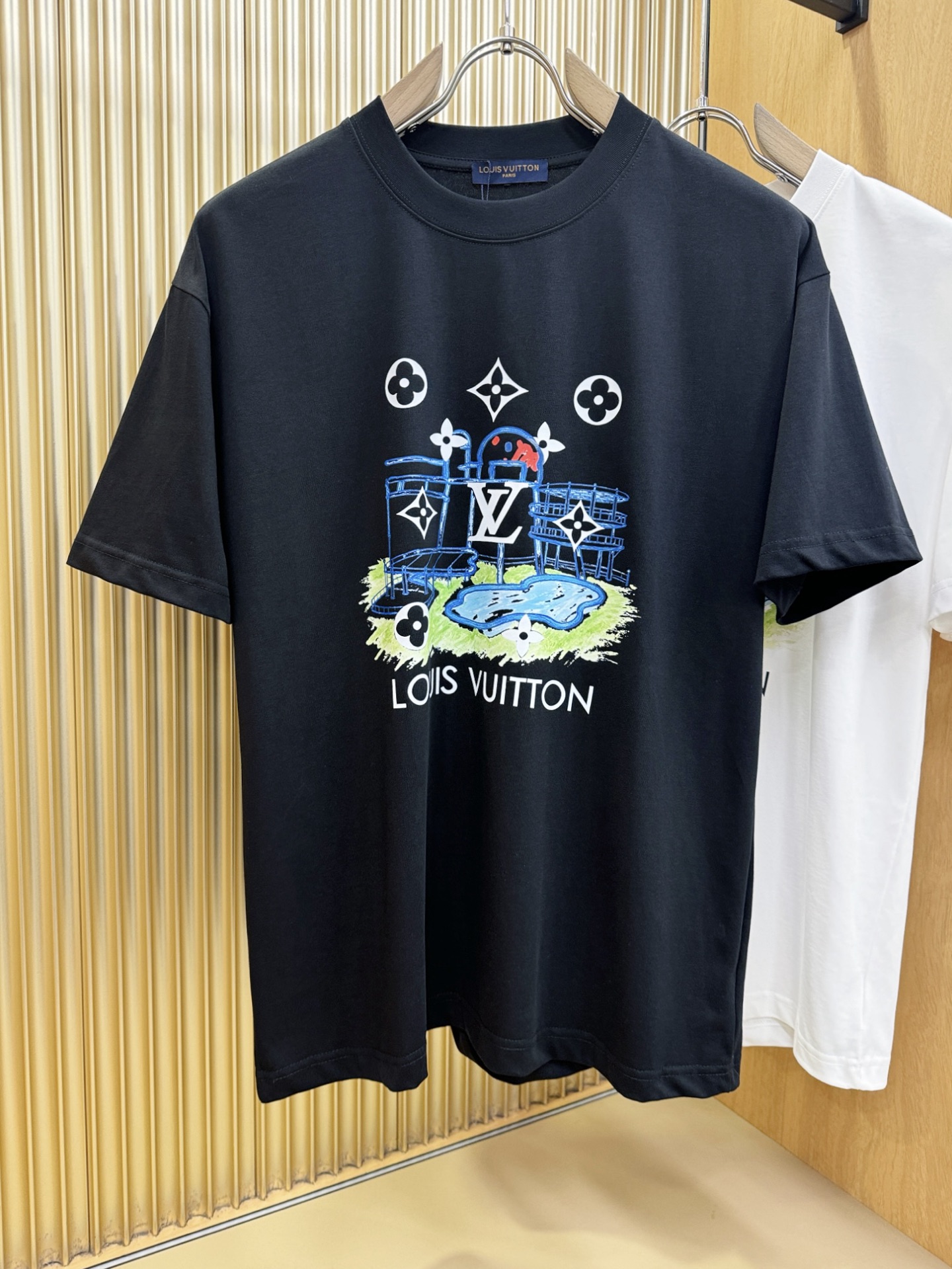 (最大可穿200斤) LV路易威登 2026新款短袖T恤！男女同款！走秀图案时尚休闲短袖T恤衫！设计lo