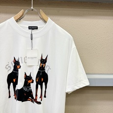 (最大可穿200斤) Balenciaga巴黎世家 2026新款短袖T恤!男女同款!走秀图案时尚休闲短袖 (最大可穿200斤) Balenciaga巴黎世家 2026新款短袖T恤!男女同款!走秀图案时尚休闲短袖