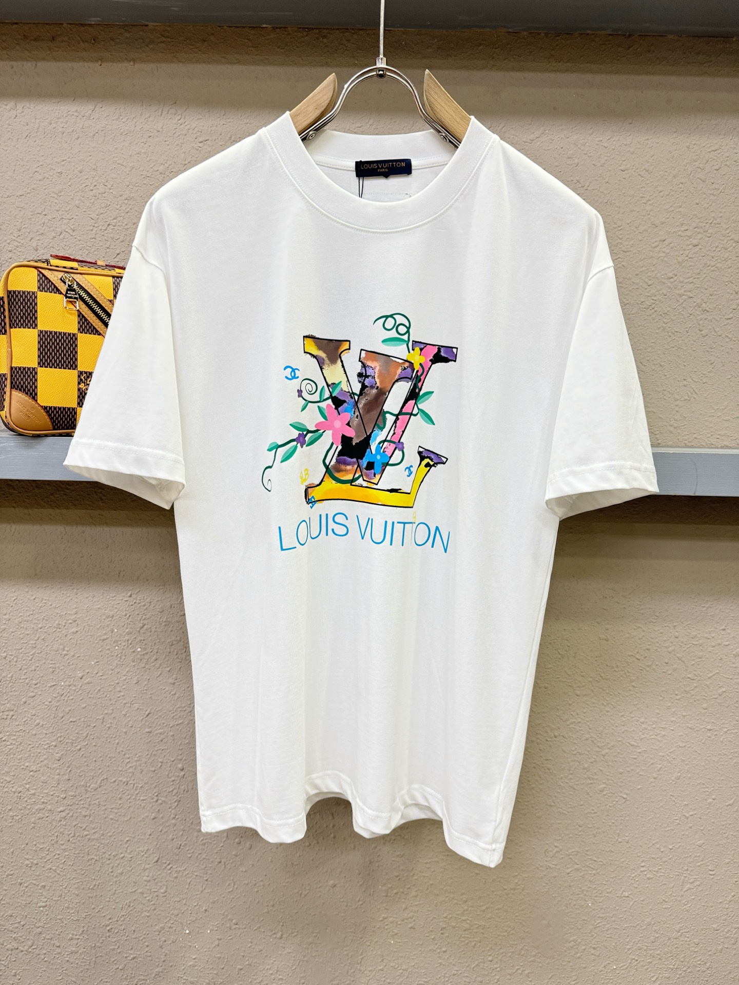 (最大可穿200斤) LV路易威登 2026新款短袖T恤！男女同款！走秀图案时尚休闲短袖T恤衫！设计lo