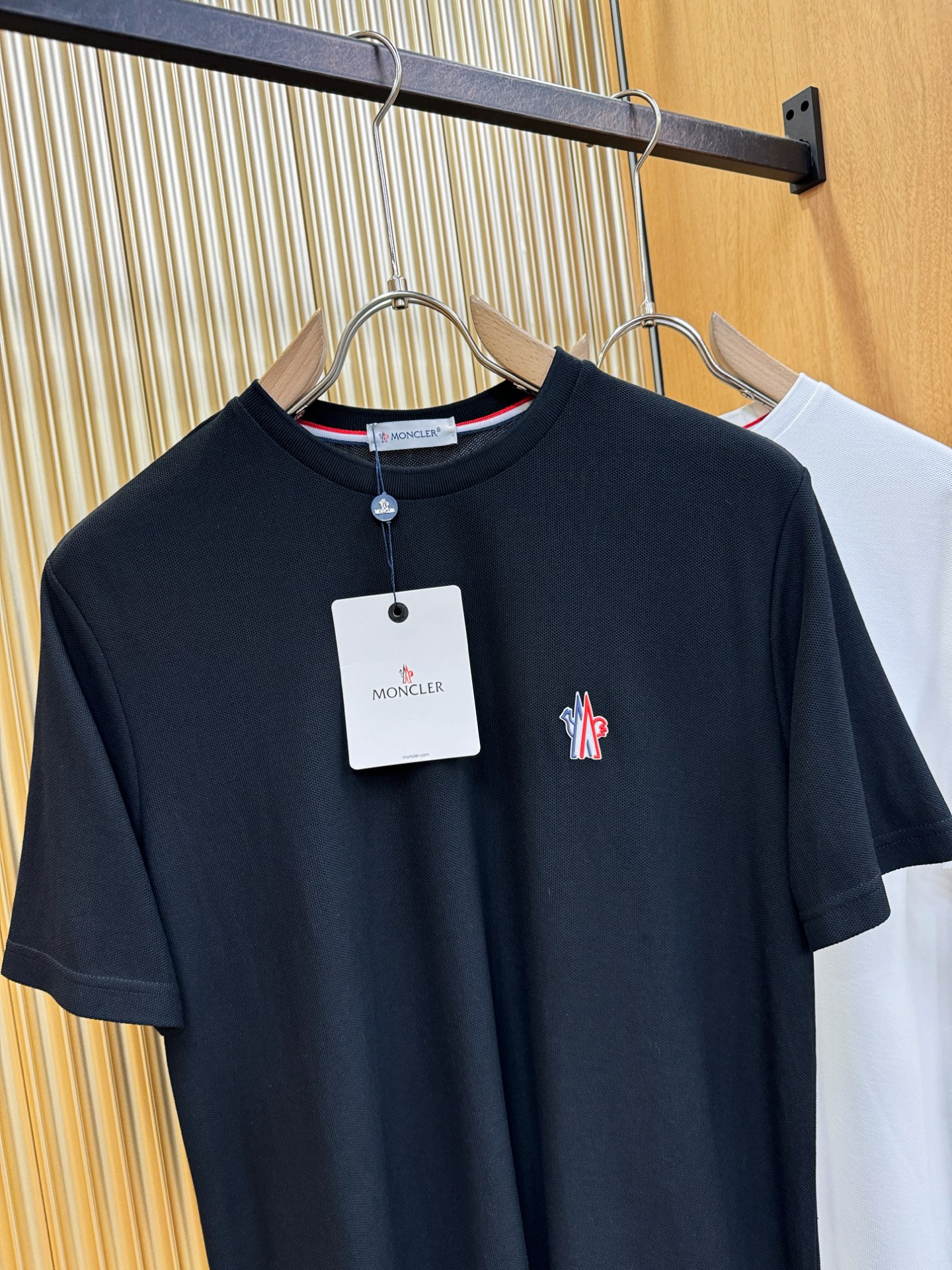 Moncler蒙口 顶级品质 2026新品短袖！精工设计，原版定制面料，手感柔软。顶级进口私货，时尚设计