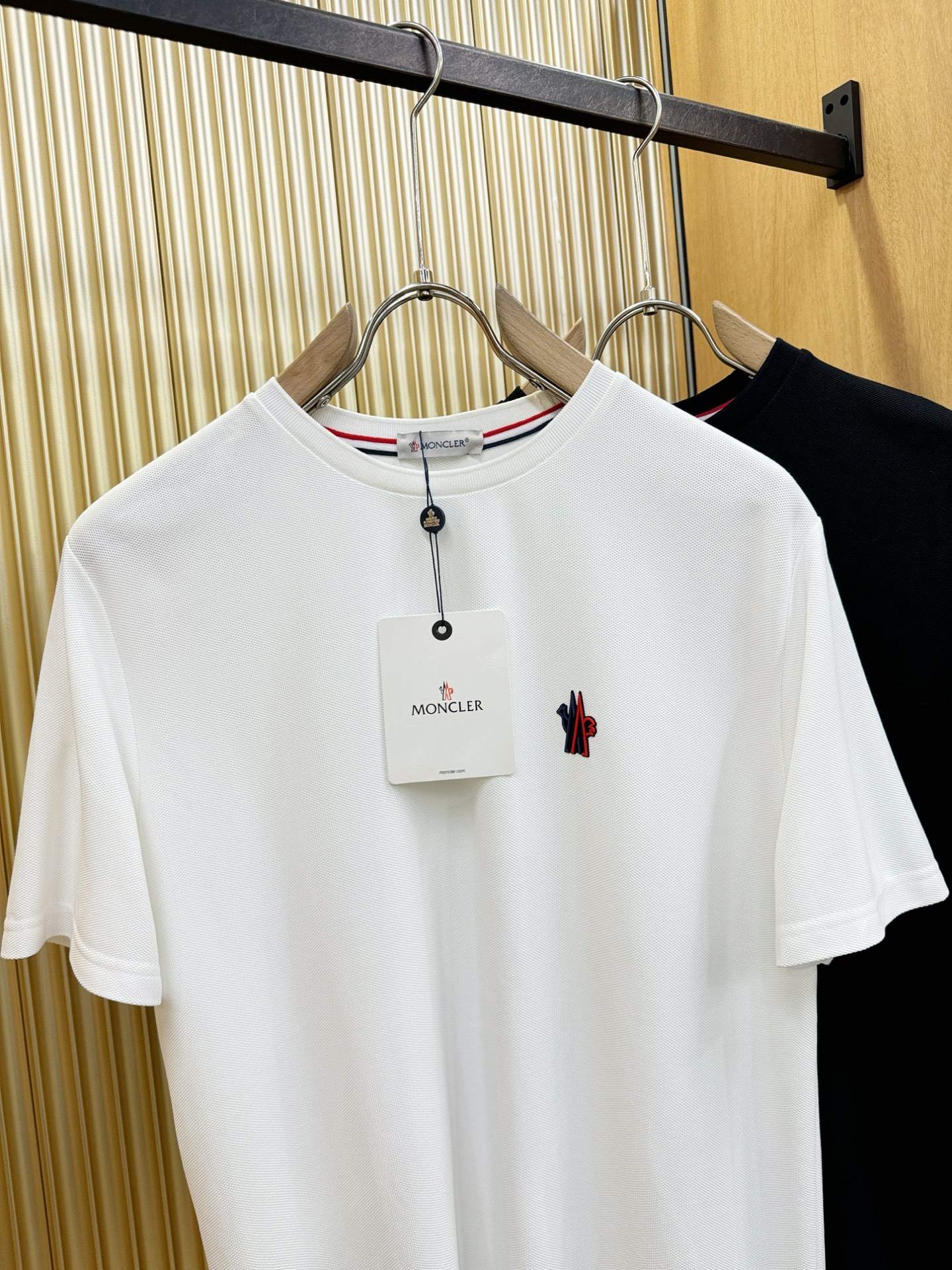 Moncler蒙口 顶级品质 2026新品短袖！精工设计，原版定制面料，手感柔软。顶级进口私货，时尚设计