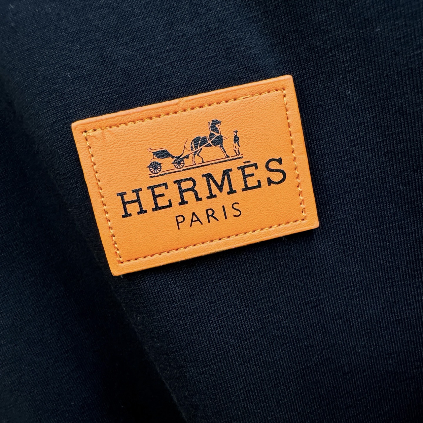 Hermès爱马仕 2026新款短袖T恤！男女同款！走秀图案时尚休闲短袖T恤衫！设计logo设计！极具设