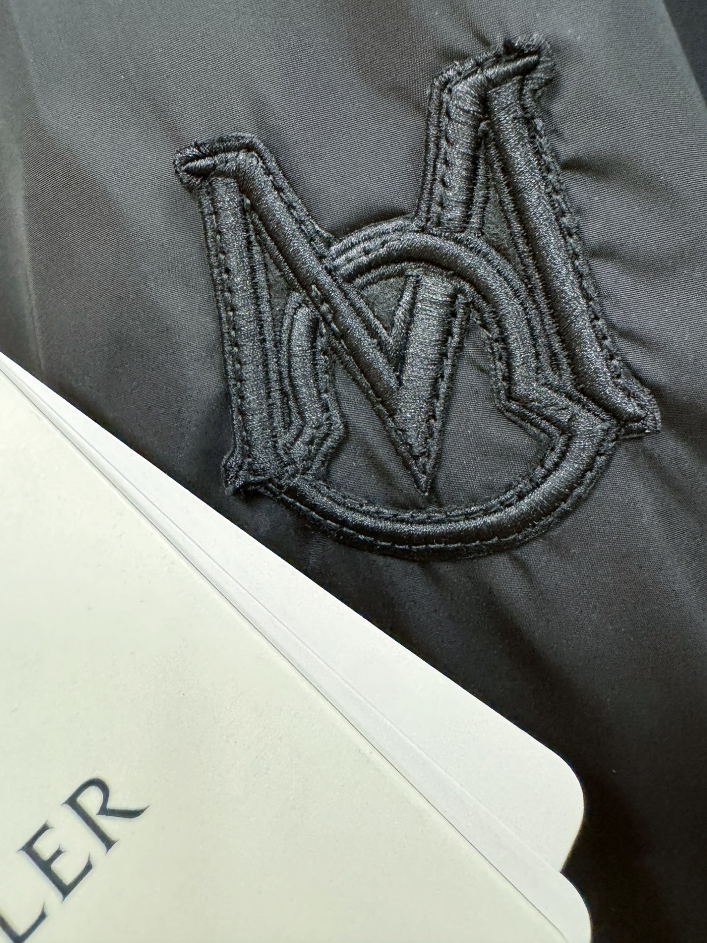 Moncler蒙口 2026新款夹克外套，原单狠货 意大利进口面料时尚夹克外套。欧洲专柜同步，上身更随意
