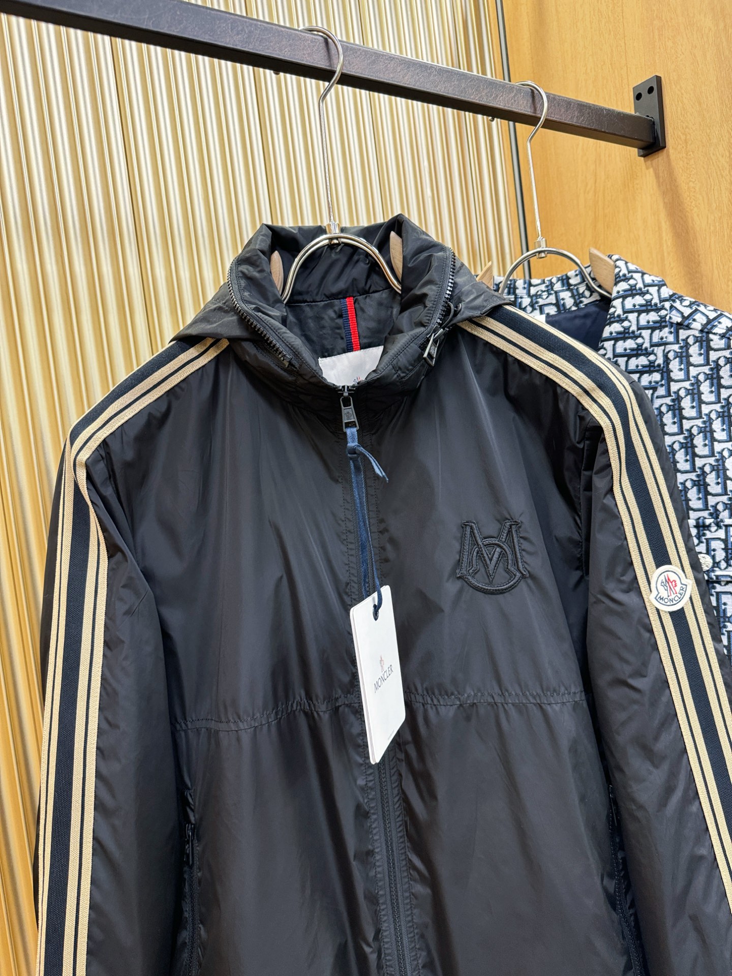 Moncler蒙口 2026新款夹克外套，原单狠货 意大利进口面料时尚夹克外套。欧洲专柜同步，上身更随意