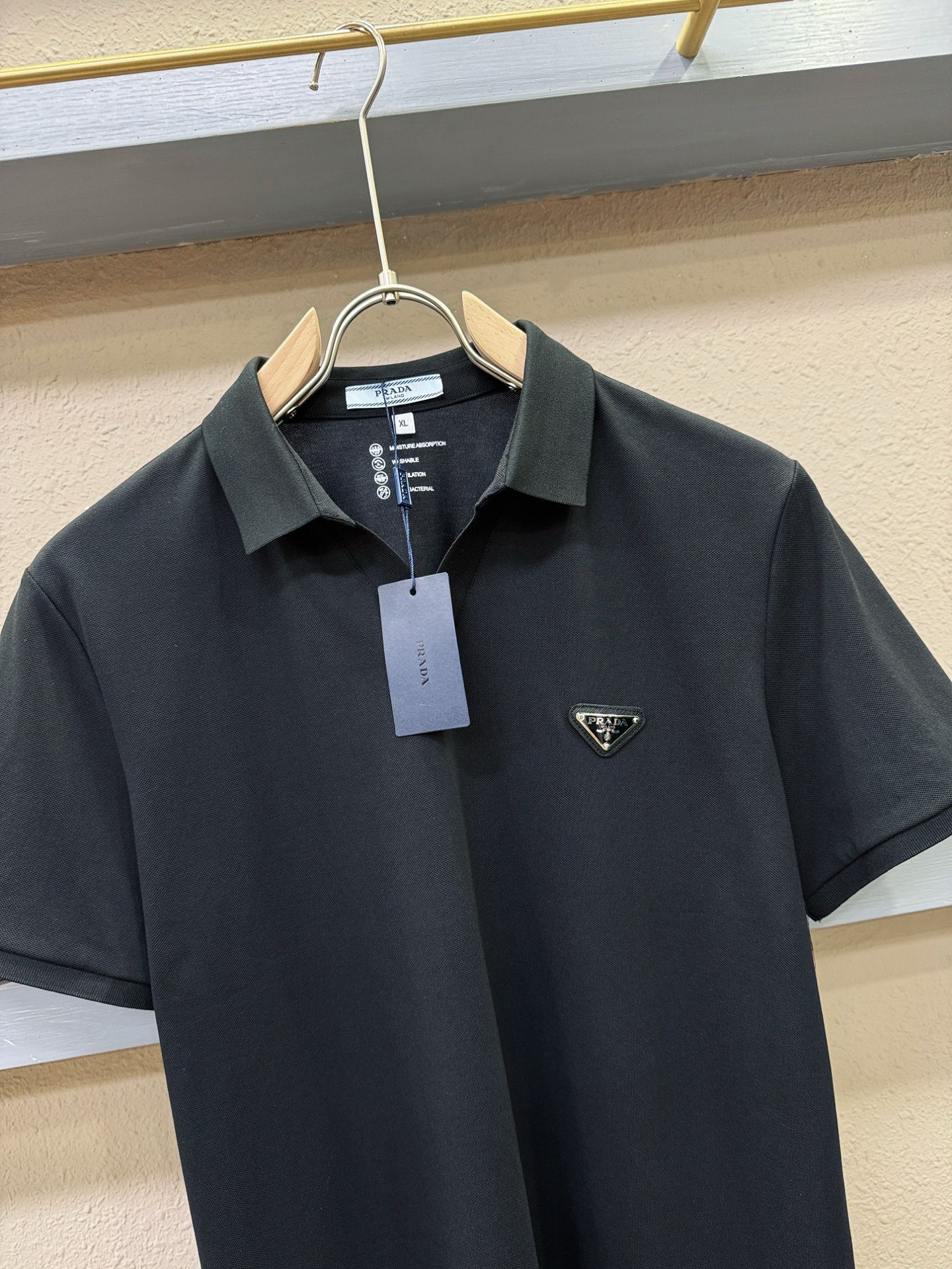 PRADA 普拉达 2026官方春夏新款 专柜同步上市 男士翻领短袖POLO衫，高端主线系列，进口珠地丝光棉面料，质感一