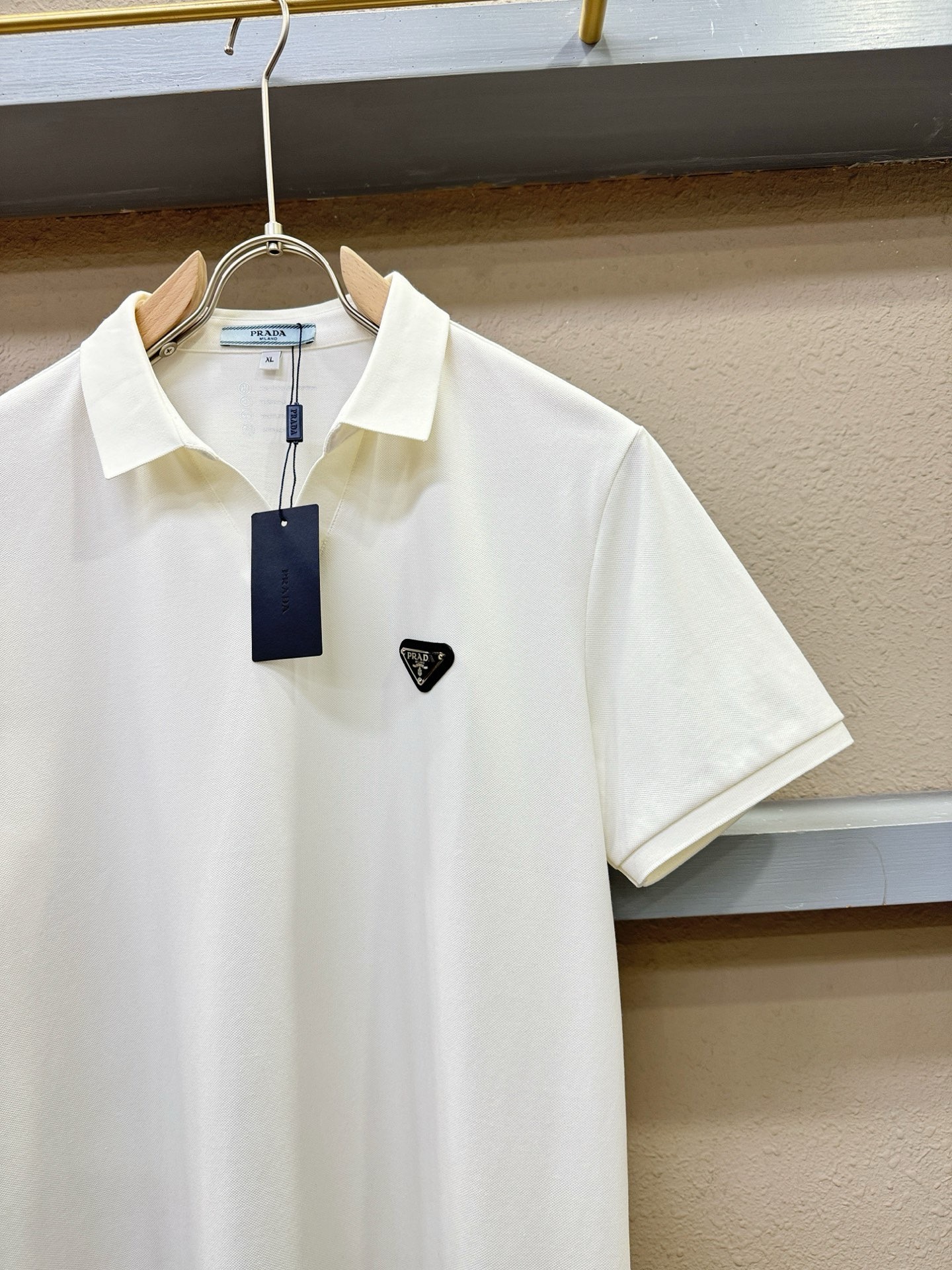 PRADA 普拉达 2026官方春夏新款 专柜同步上市 男士翻领短袖POLO衫，高端主线系列，进口珠地丝光棉面料，质感一