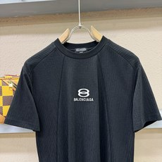 Balenciaga巴黎世家 2026新款短袖T恤!男女同款!走秀图案时尚休闲短袖T恤衫!设计logo设 Balenciaga巴黎世家 2026新款短袖T恤!男女同款!走秀图案时尚休闲短袖T恤衫!设计logo设