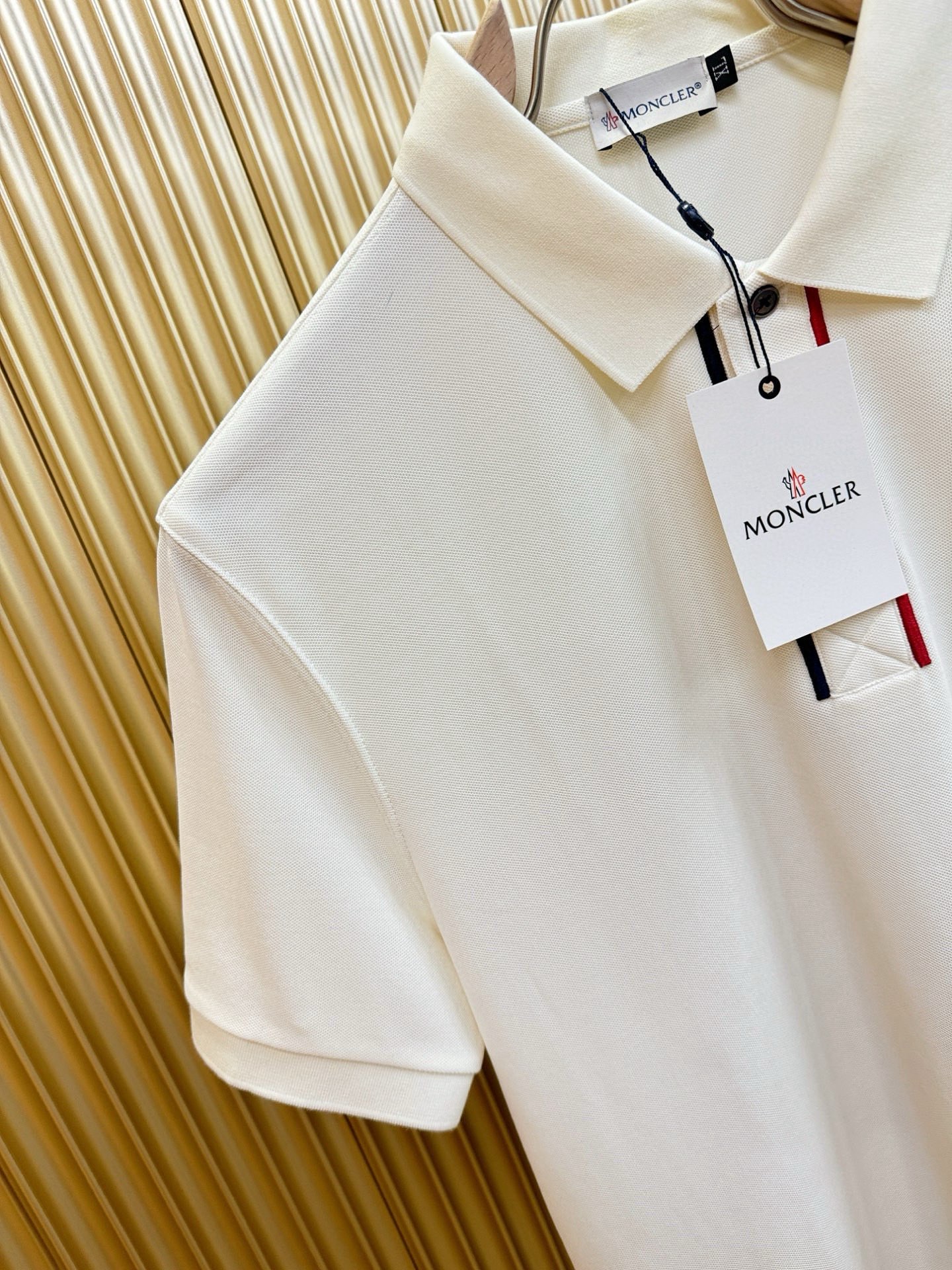 Moncler蒙口 2026春夏新款首发专柜最新款翻领短袖，高端订制 设计前卫时尚！品牌logo重工艺设