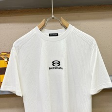 Balenciaga巴黎世家 2026新款短袖T恤!男女同款!走秀图案时尚休闲短袖T恤衫!设计logo设 Balenciaga巴黎世家 2026新款短袖T恤!男女同款!走秀图案时尚休闲短袖T恤衫!设计logo设