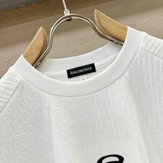 Balenciaga巴黎世家 2026新款短袖T恤!男女同款!走秀图案时尚休闲短袖T恤衫!设计logo设 Balenciaga巴黎世家 2026新款短袖T恤!男女同款!走秀图案时尚休闲短袖T恤衫!设计logo设