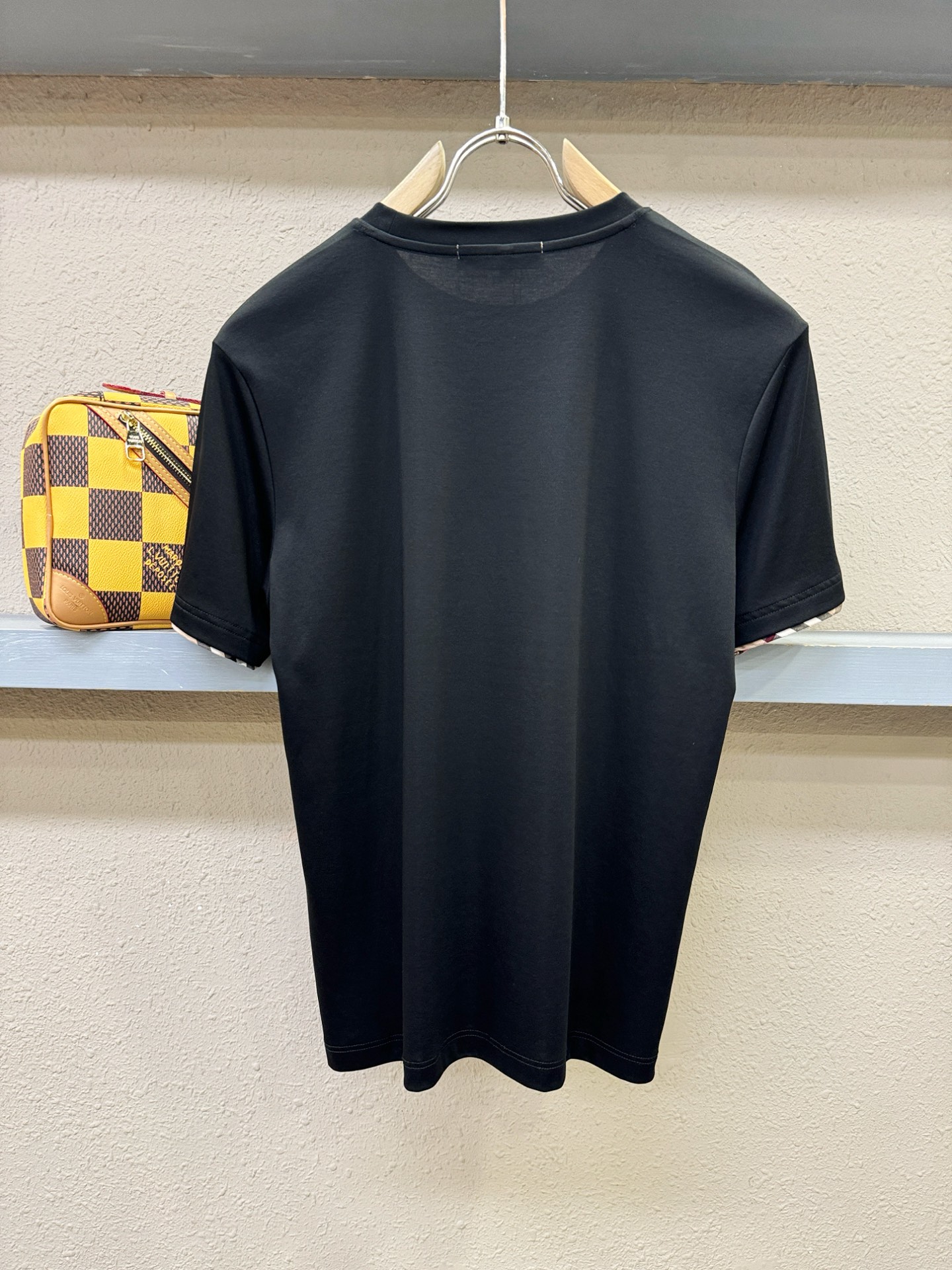 BURBERRY巴宝莉 顶级品质 2026新品短袖！原版定制面料，手感柔软。顶级进口私货，时尚设计潮流短