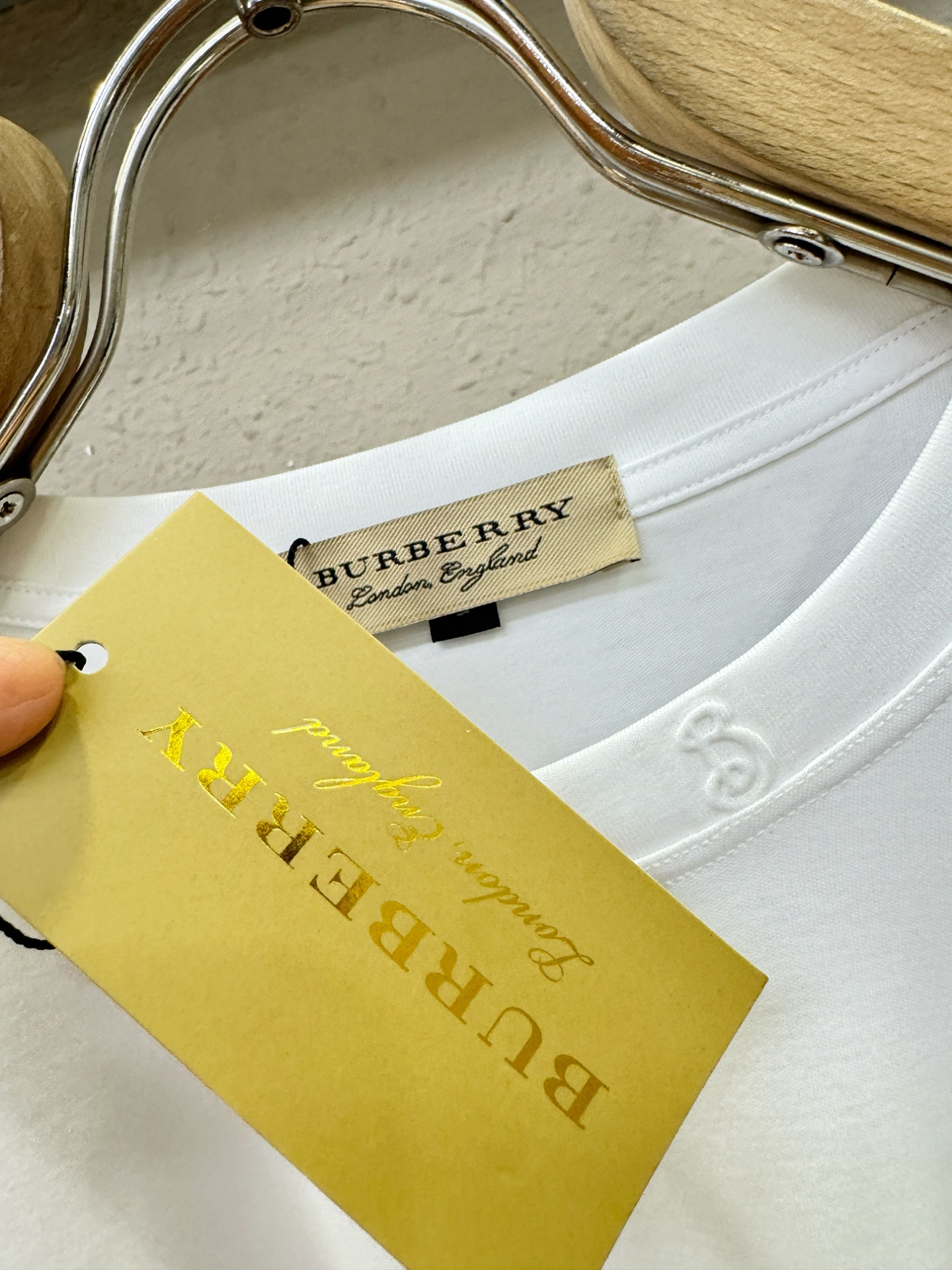BURBERRY巴宝莉 顶级品质 2026新品短袖！原版定制面料，手感柔软。顶级进口私货，时尚设计潮流短