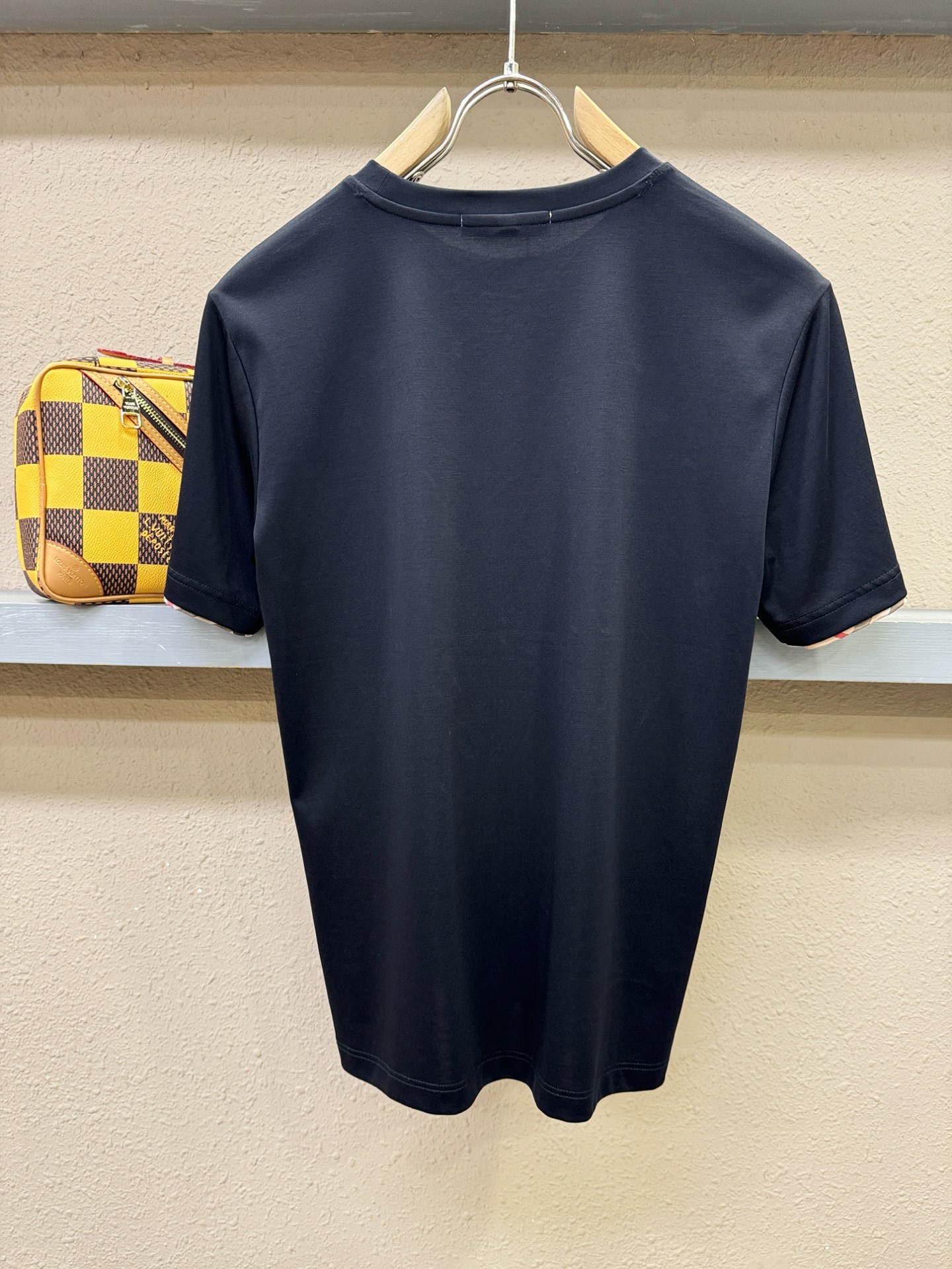 BURBERRY巴宝莉 顶级品质 2026新品短袖！原版定制面料，手感柔软。顶级进口私货，时尚设计潮流短