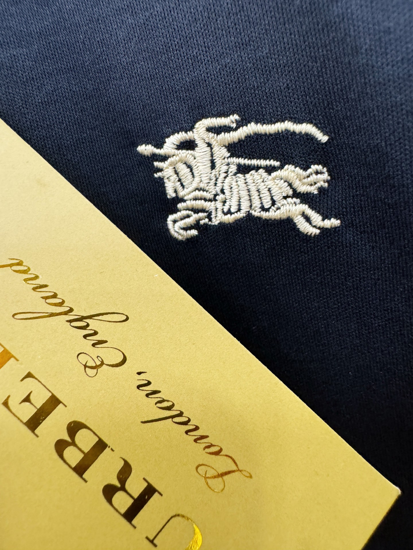 BURBERRY巴宝莉 顶级品质 2026新品短袖！原版定制面料，手感柔软。顶级进口私货，时尚设计潮流短