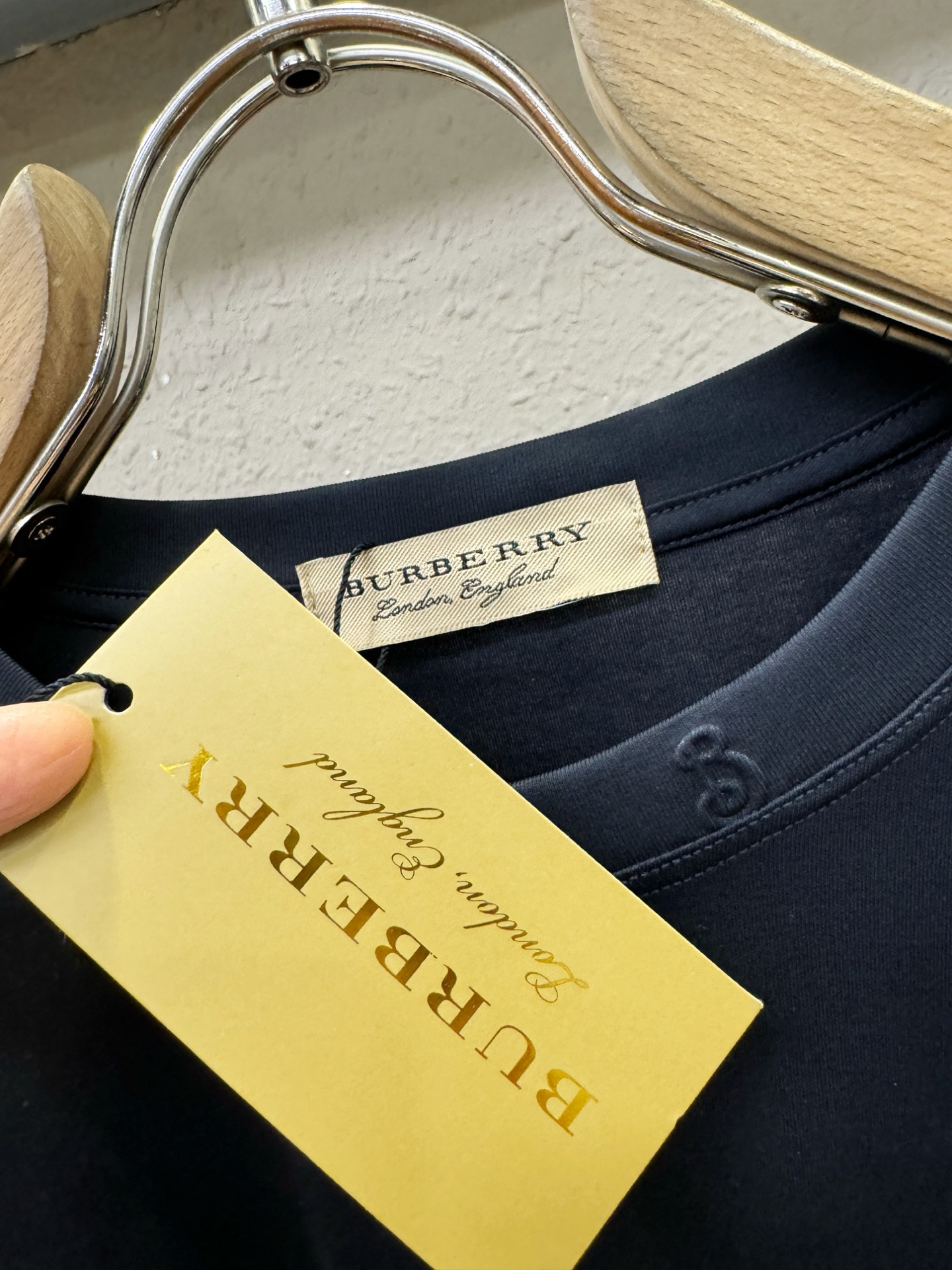 BURBERRY巴宝莉 顶级品质 2026新品短袖！原版定制面料，手感柔软。顶级进口私货，时尚设计潮流短