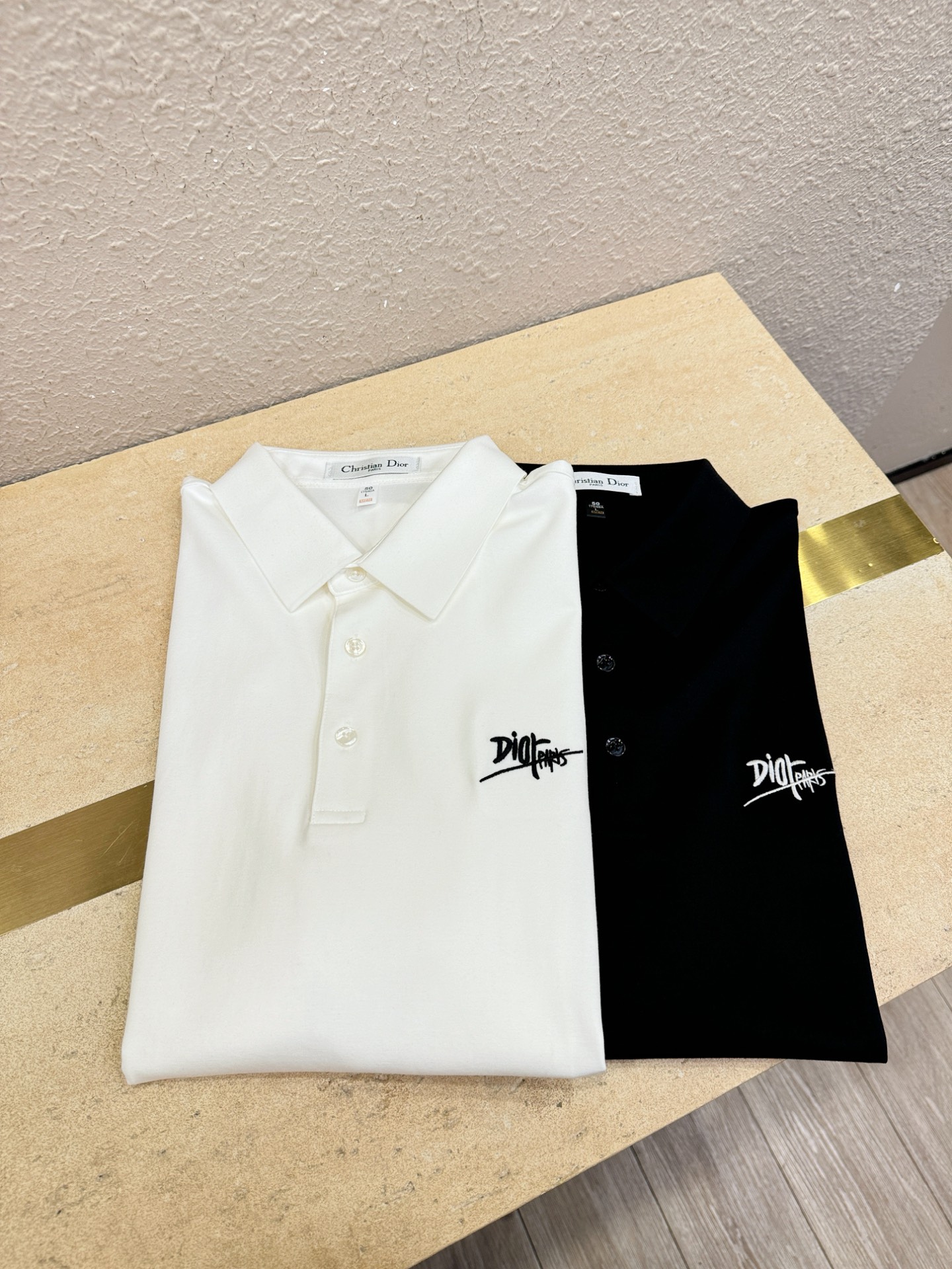Dior迪奥 2026春夏新款首发专柜最新款翻领短袖，高端订制 设计前卫时尚！品牌logo重工艺设计 手
