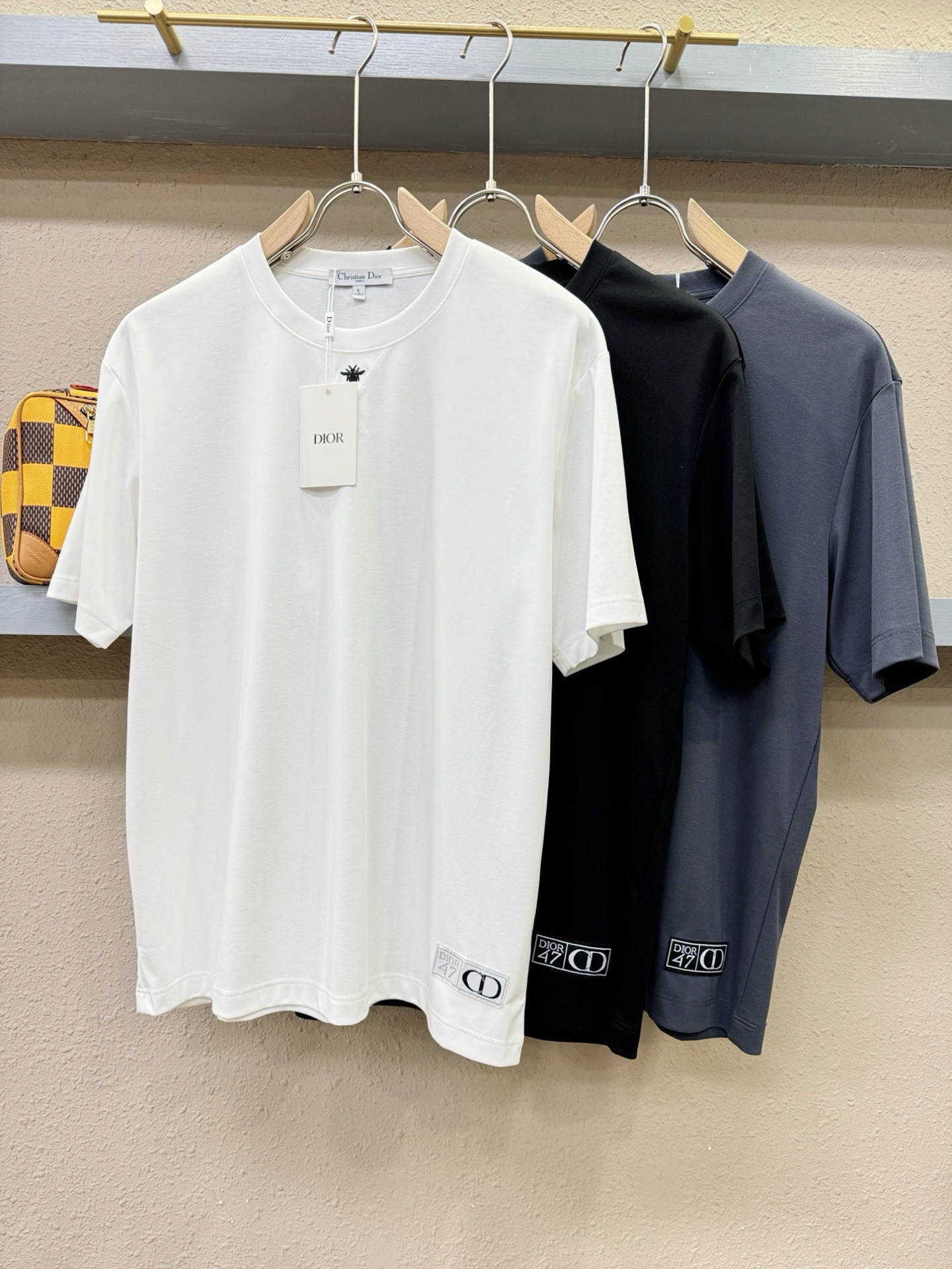 Dior迪奥 顶级品质 2026款新品短袖！精选顶级原版面料，手感柔软。顶级进口私货，时尚设计潮流短袖，