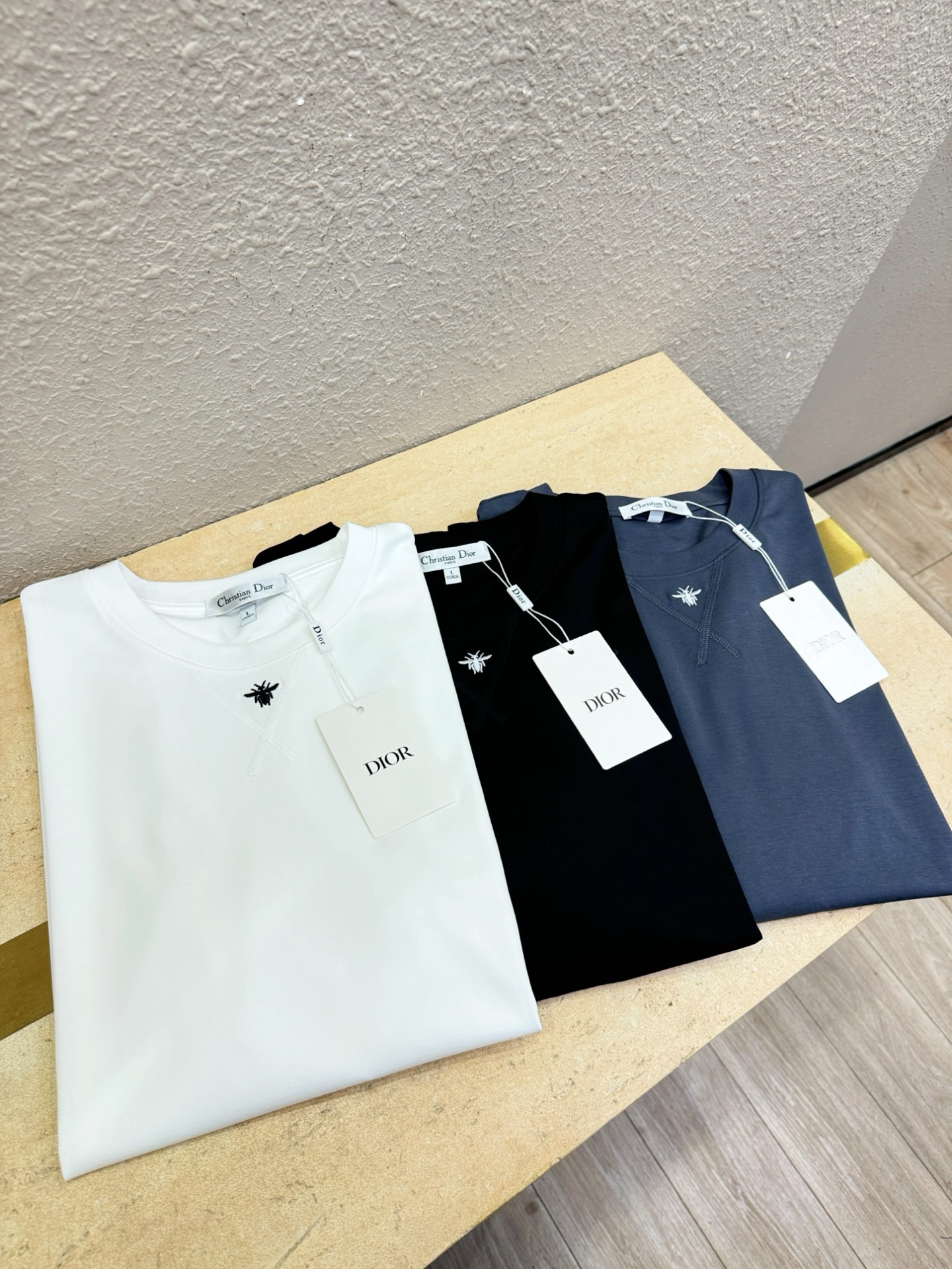 Dior迪奥 顶级品质 2026款新品短袖！精选顶级原版面料，手感柔软。顶级进口私货，时尚设计潮流短袖，