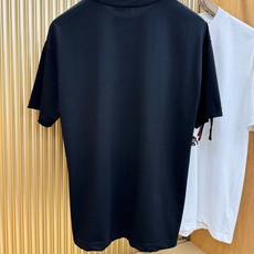 (最大可穿200斤) Balenciaga巴黎世家 2026新款短袖T恤!男女同款!走秀图案时尚休闲短袖 (最大可穿200斤) Balenciaga巴黎世家 2026新款短袖T恤!男女同款!走秀图案时尚休闲短袖