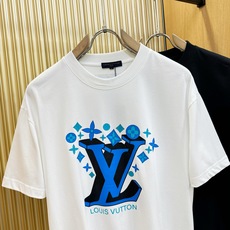 (最大可穿200斤) LV路易威登 2026新款短袖T恤!男女同款!走秀图案时尚休闲短袖T恤衫!设计lo (最大可穿200斤) LV路易威登 2026新款短袖T恤!男女同款!走秀图案时尚休闲短袖T恤衫!设计lo