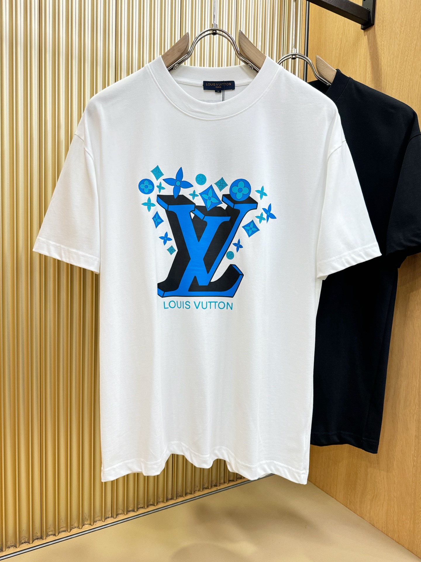 (最大可穿200斤) LV路易威登 2026新款短袖T恤！男女同款！走秀图案时尚休闲短袖T恤衫！设计lo