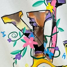 (最大可穿200斤) LV路易威登 2026新款短袖T恤!男女同款!走秀图案时尚休闲短袖T恤衫!设计lo (最大可穿200斤) LV路易威登 2026新款短袖T恤!男女同款!走秀图案时尚休闲短袖T恤衫!设计lo