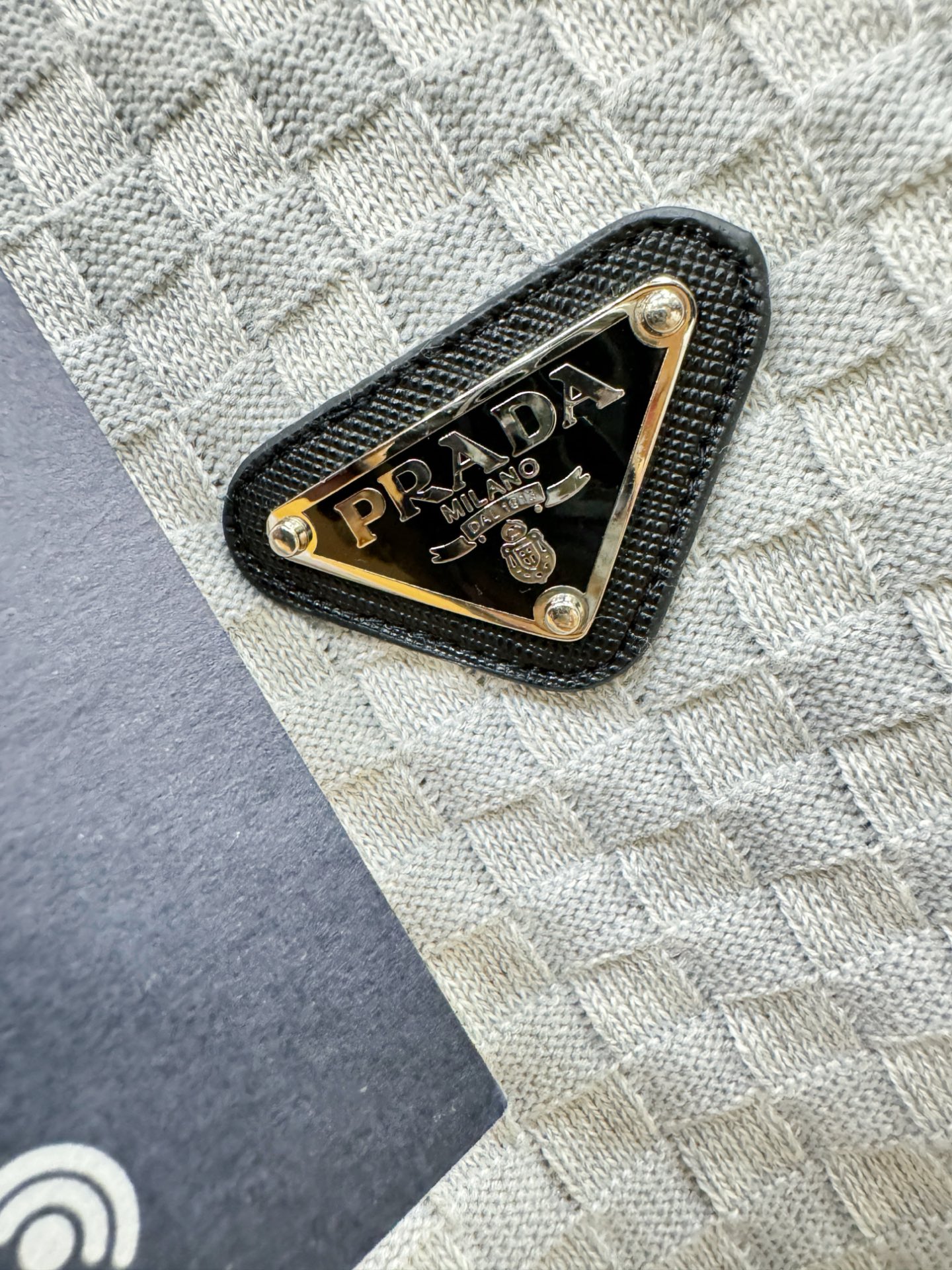 PRADA 普拉达 2026春夏新品针织短袖，进口针织面料，手感柔软。顶级进口私货，时尚设计潮流短袖针织