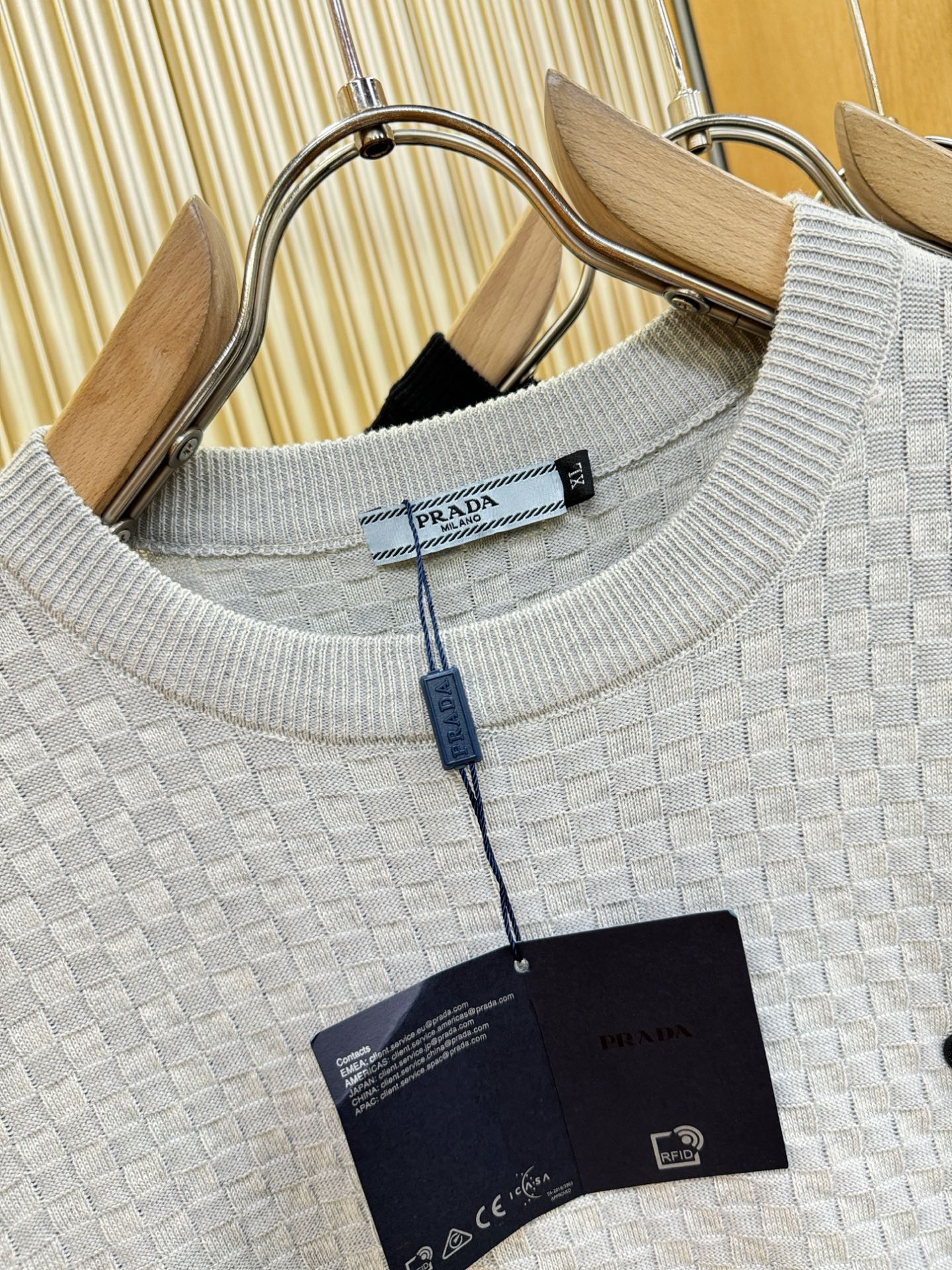PRADA 普拉达 2026春夏新品针织短袖，进口针织面料，手感柔软。顶级进口私货，时尚设计潮流短袖针织