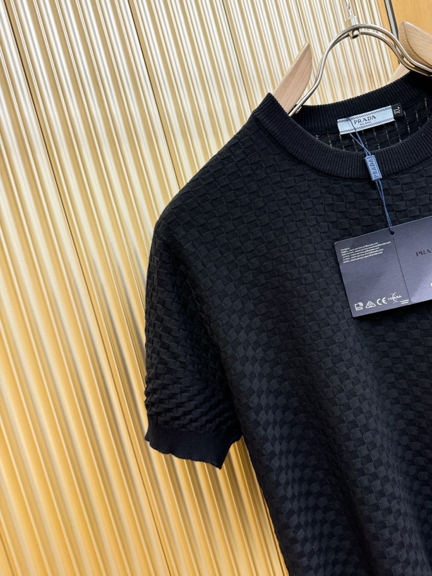 PRADA 普拉达 2026春夏新品针织短袖，进口针织面料，手感柔软。顶级进口私货，时尚设计潮流短袖针织