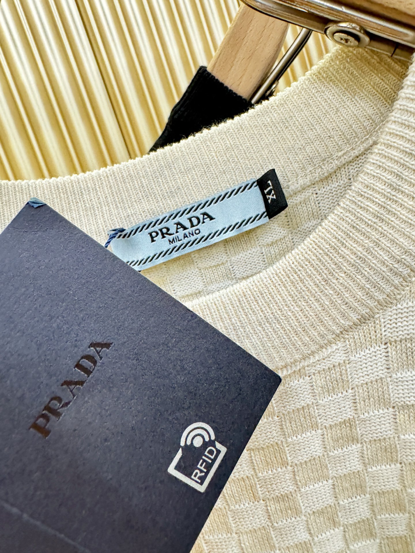 PRADA 普拉达 2026春夏新品针织短袖，进口针织面料，手感柔软。顶级进口私货，时尚设计潮流短袖针织
